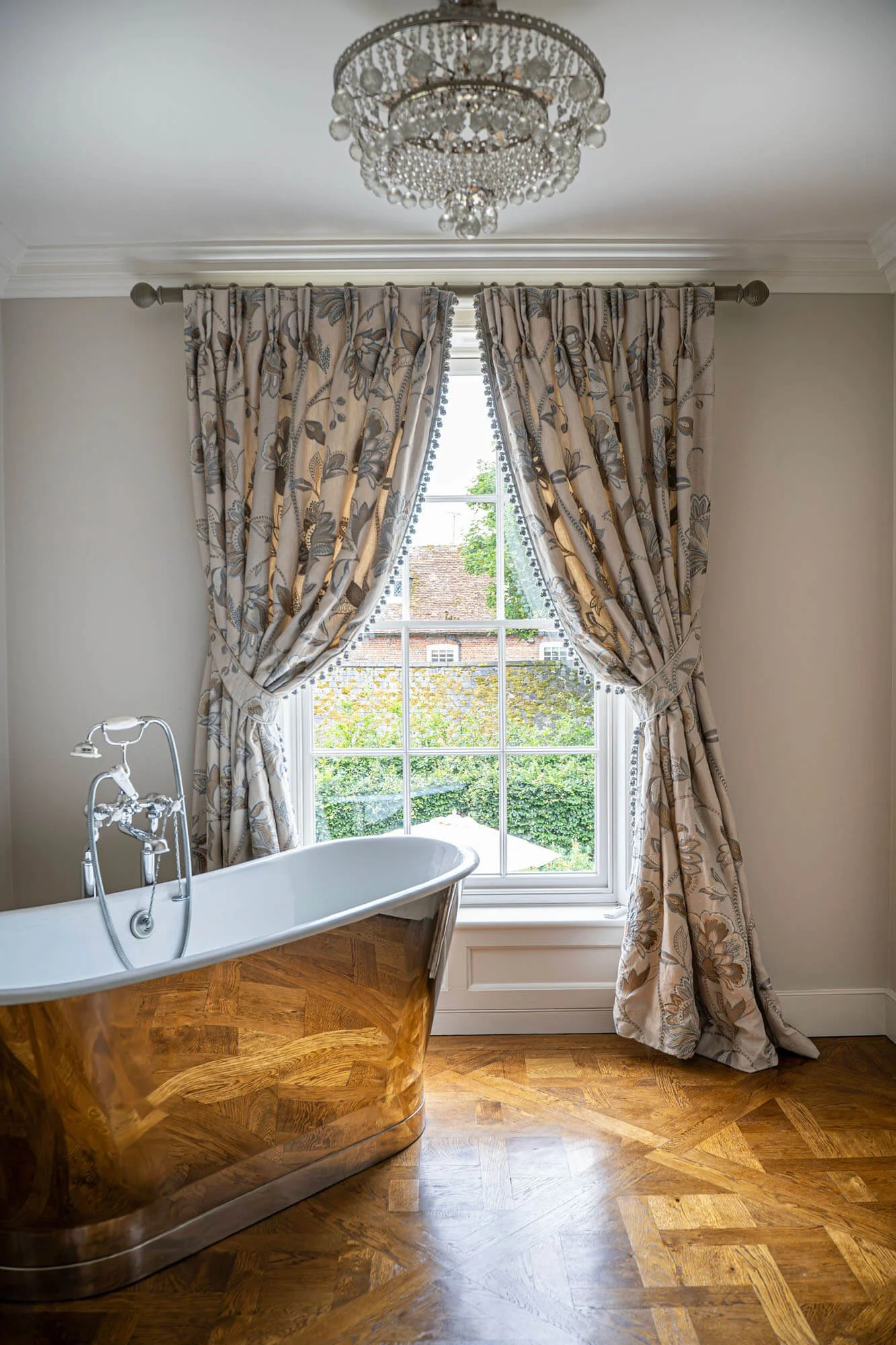 free-standing-bath-charlotte-stuart-interiors.jpg