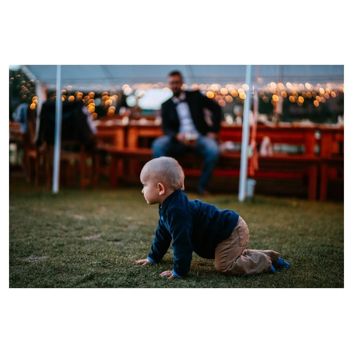 Babysitting na jedničku ⏩️ 😁
.
.
.

#weddingmoment#wedding#hochzeit#hochzeitfoto#takhlevypadalaska#weddinginspo#budemesebrat#weddingphotography#svatebnifotograf#mywedczech#love#bride#groom#weddingeurope#svatebniinspirace#praguephotographer#fotografv