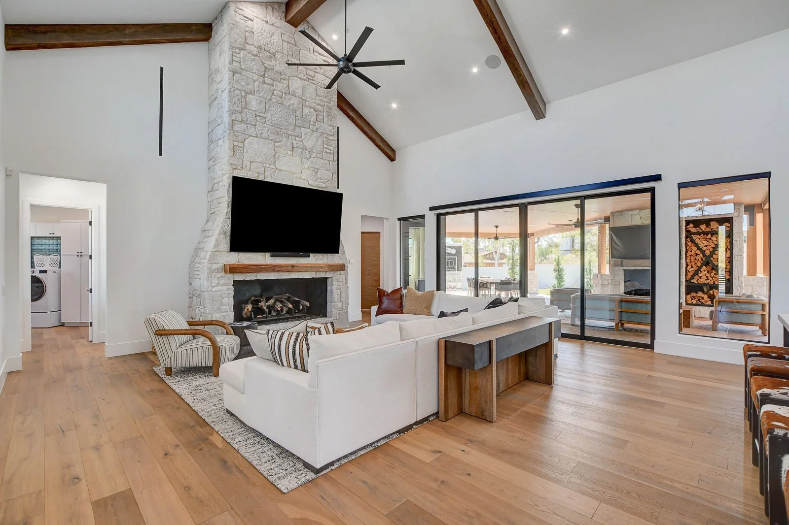 7315-La-Madre-Way-Interior_04.jpg