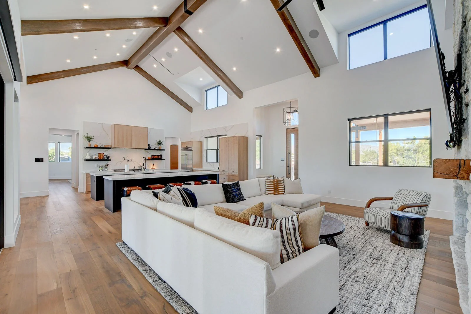 7315-La-Madre-Way-Interior_02.jpg
