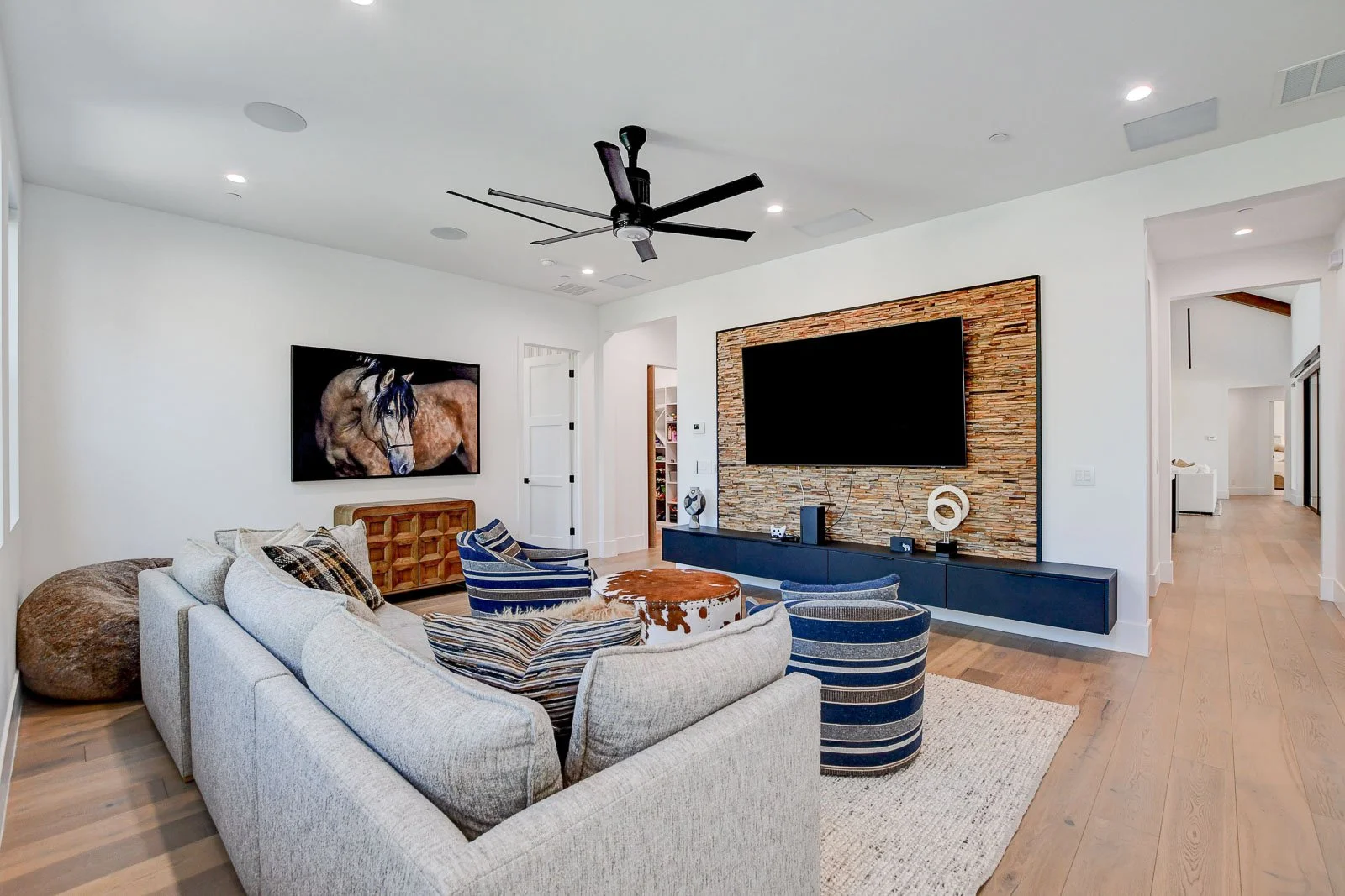 7315-La-Madre-Way-Interior_26.jpg