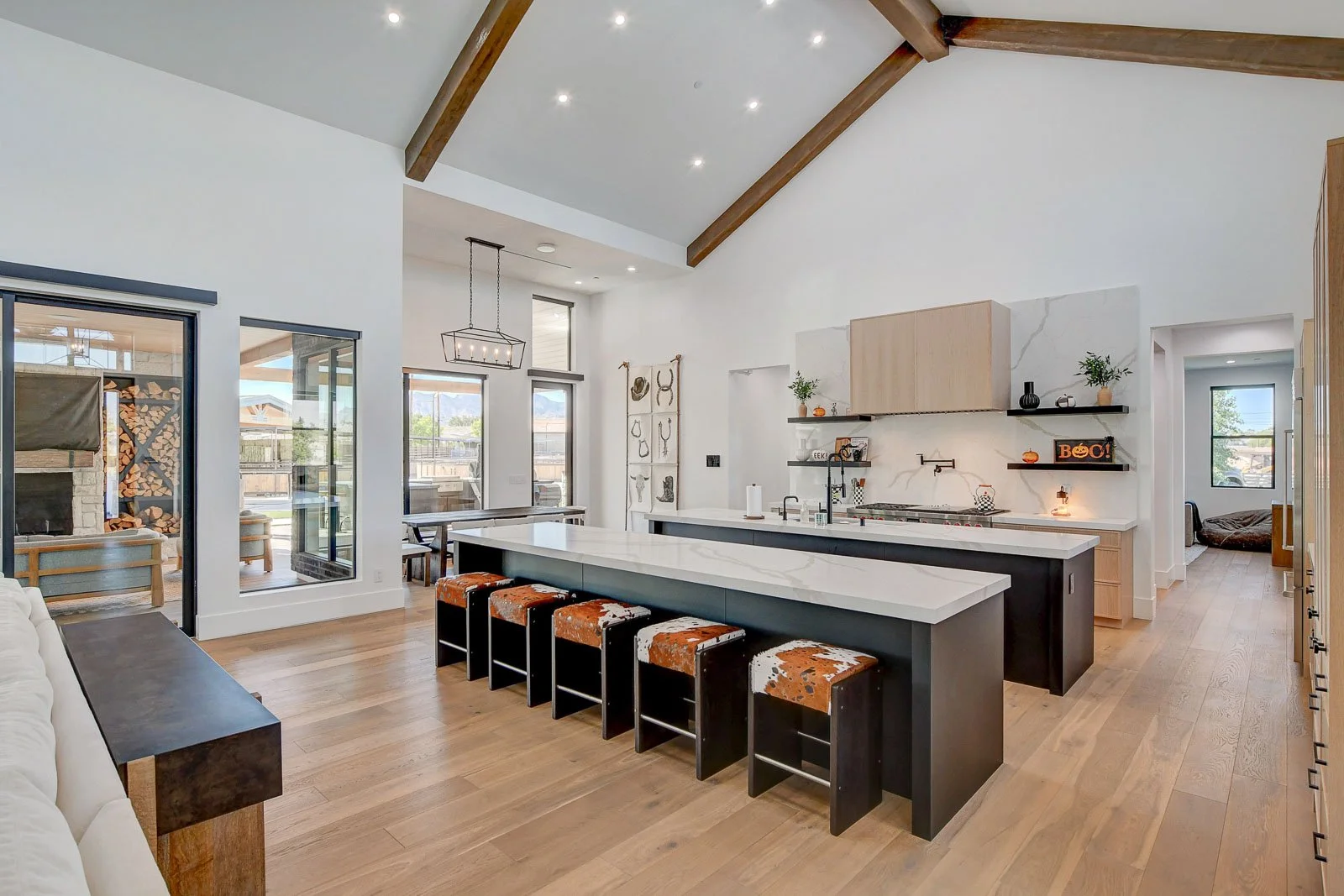 7315-La-Madre-Way-Interior_05.jpg