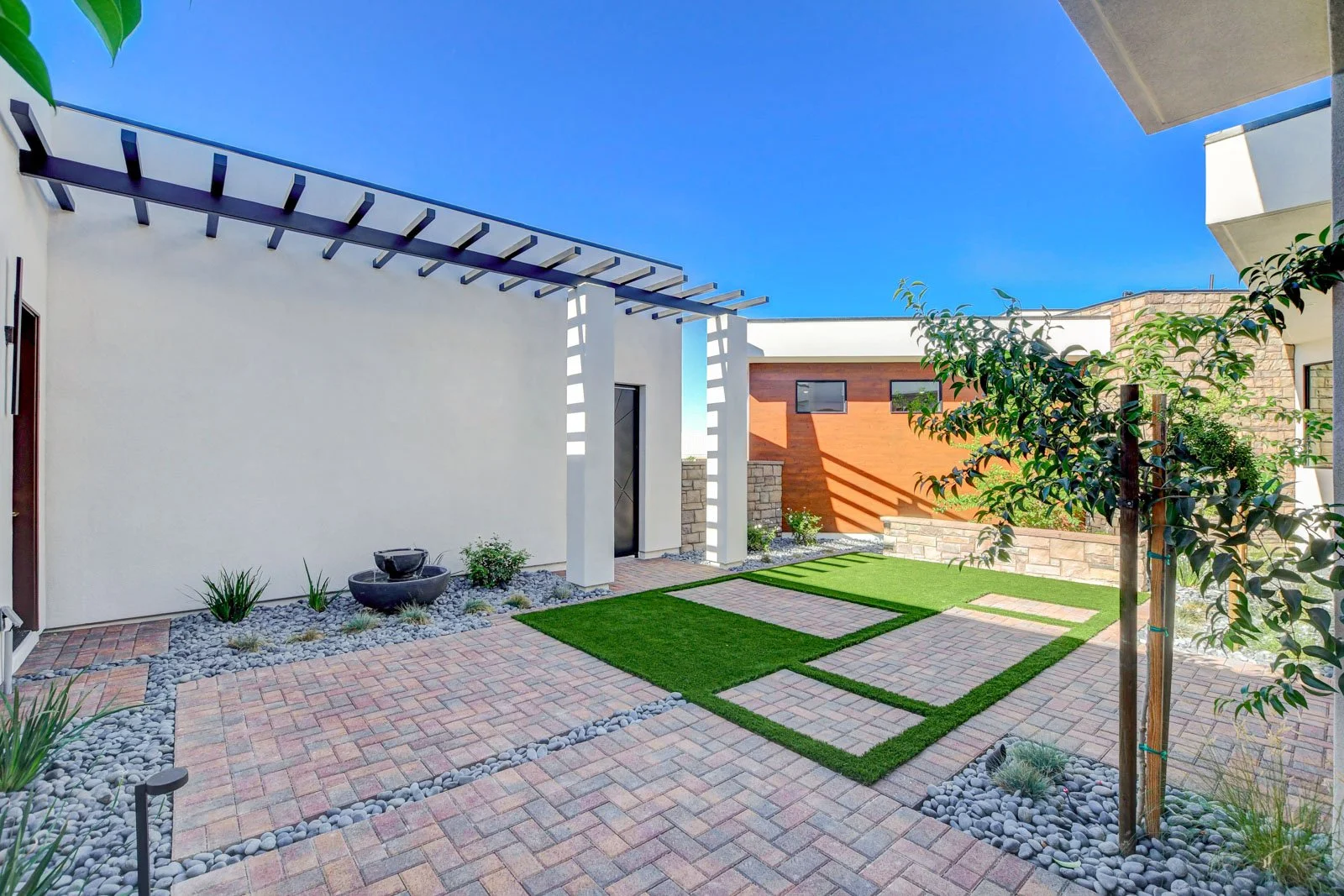 8765-Hickam-Ave_03.jpg