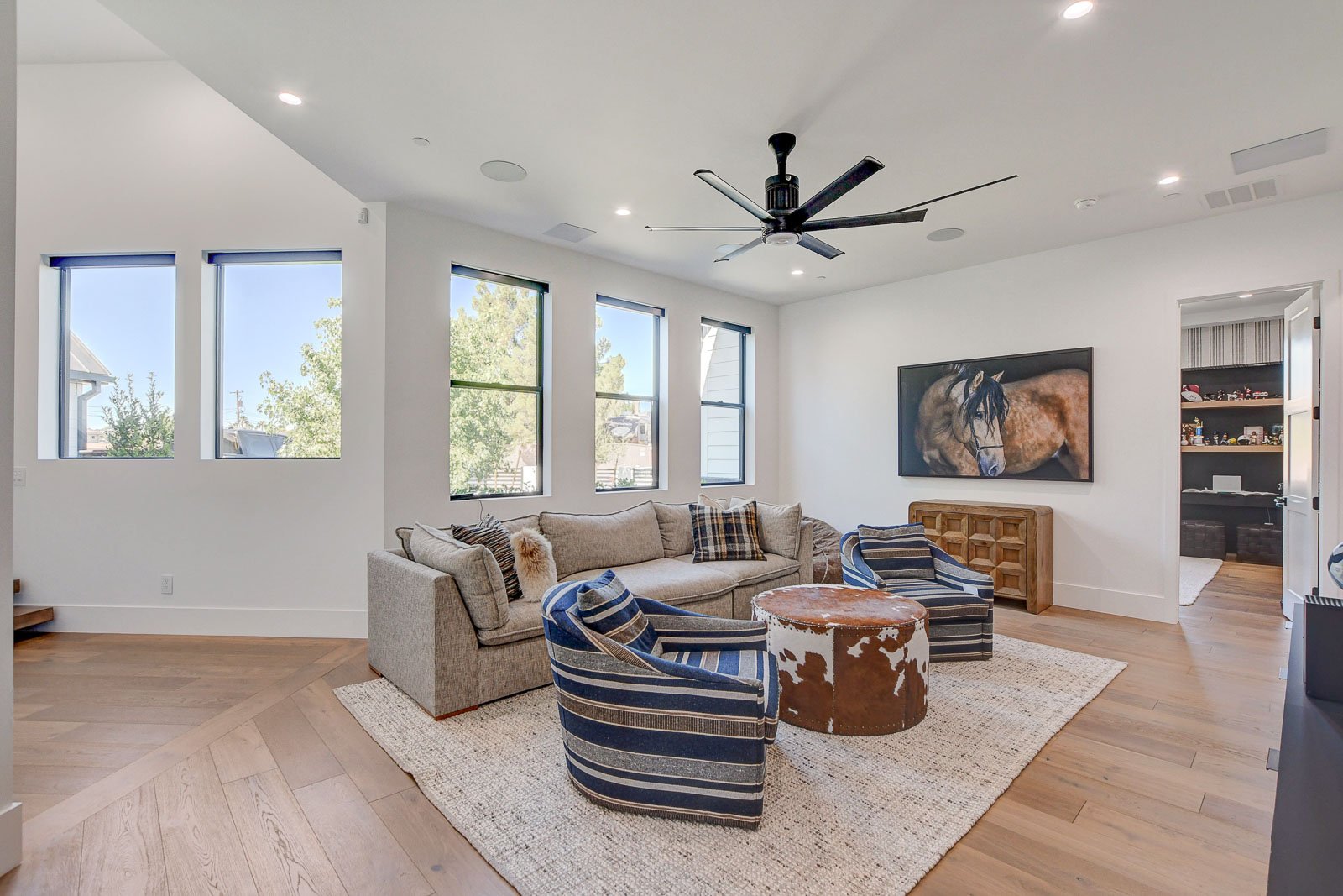 7315-La-Madre-Way-Interior_25.jpg