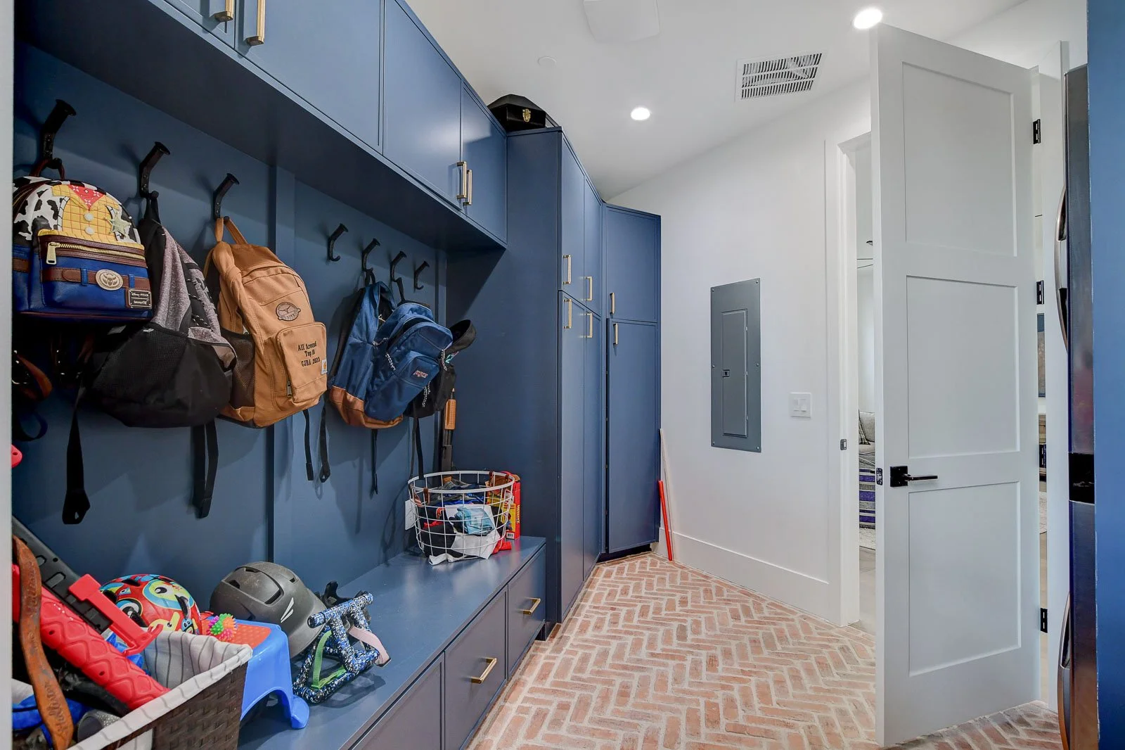 7315-La-Madre-Way-Interior_64.jpg