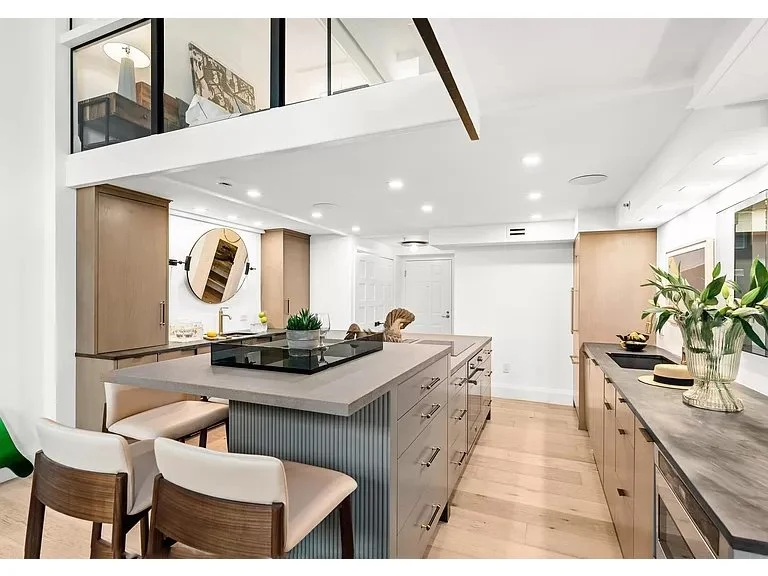 KITCHEN VIEW 402.jpg