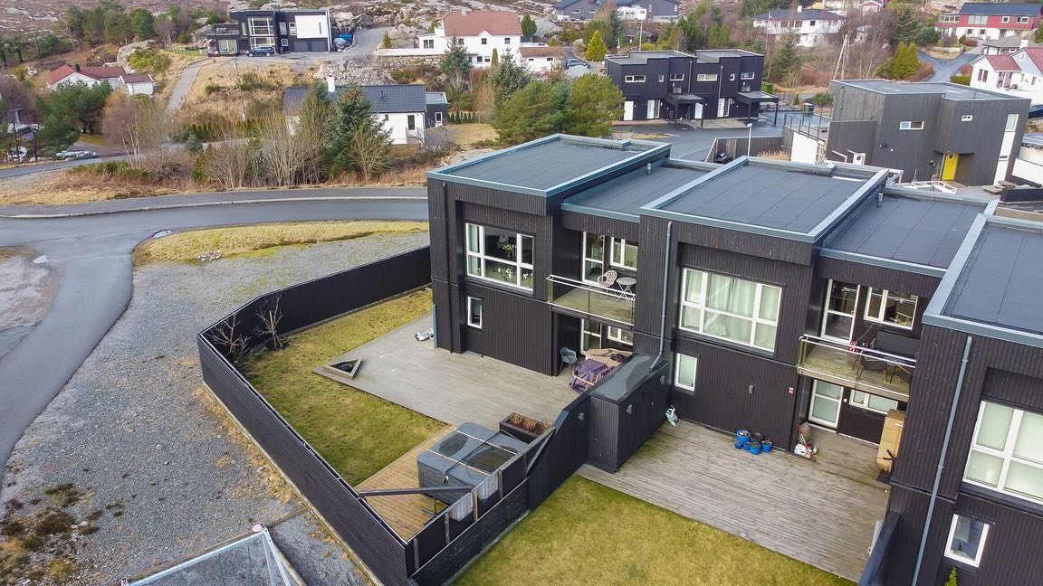 Bolig på Vestre Angeltveit del 1🏡
Ønsker du boligbilder?
Ta kontakt på post@svmedia.no eller på svmedia.no
Du kan se alle bildene i vårt kundegalleri!
#boligbilder #boligannonse #eiendomsfotografering #eiendom