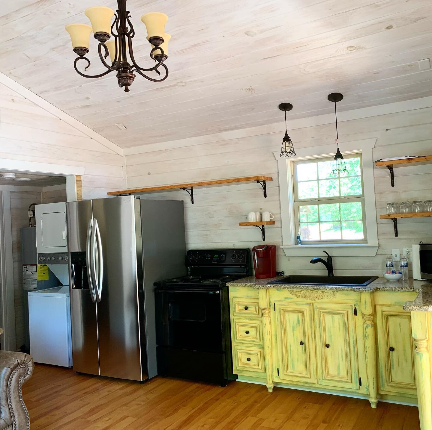 It&rsquo;s your lucky day!! BE SPONTANEOUS &amp; take advantage of a recent cancellation. Cabin 5 is available NOW! Surprise someone with a getaway, an anniversary trip, birthday celebration, off-roading weekend, or a Netflix &amp; chill recharge. We