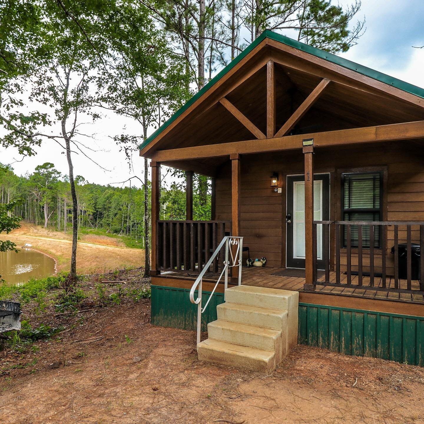 Cabin 1 showing off her glamour shots ~~ come see for yourself! 10% off for one week, 20% off for one month through @airbnb Can sleep 6! *Link in bio*