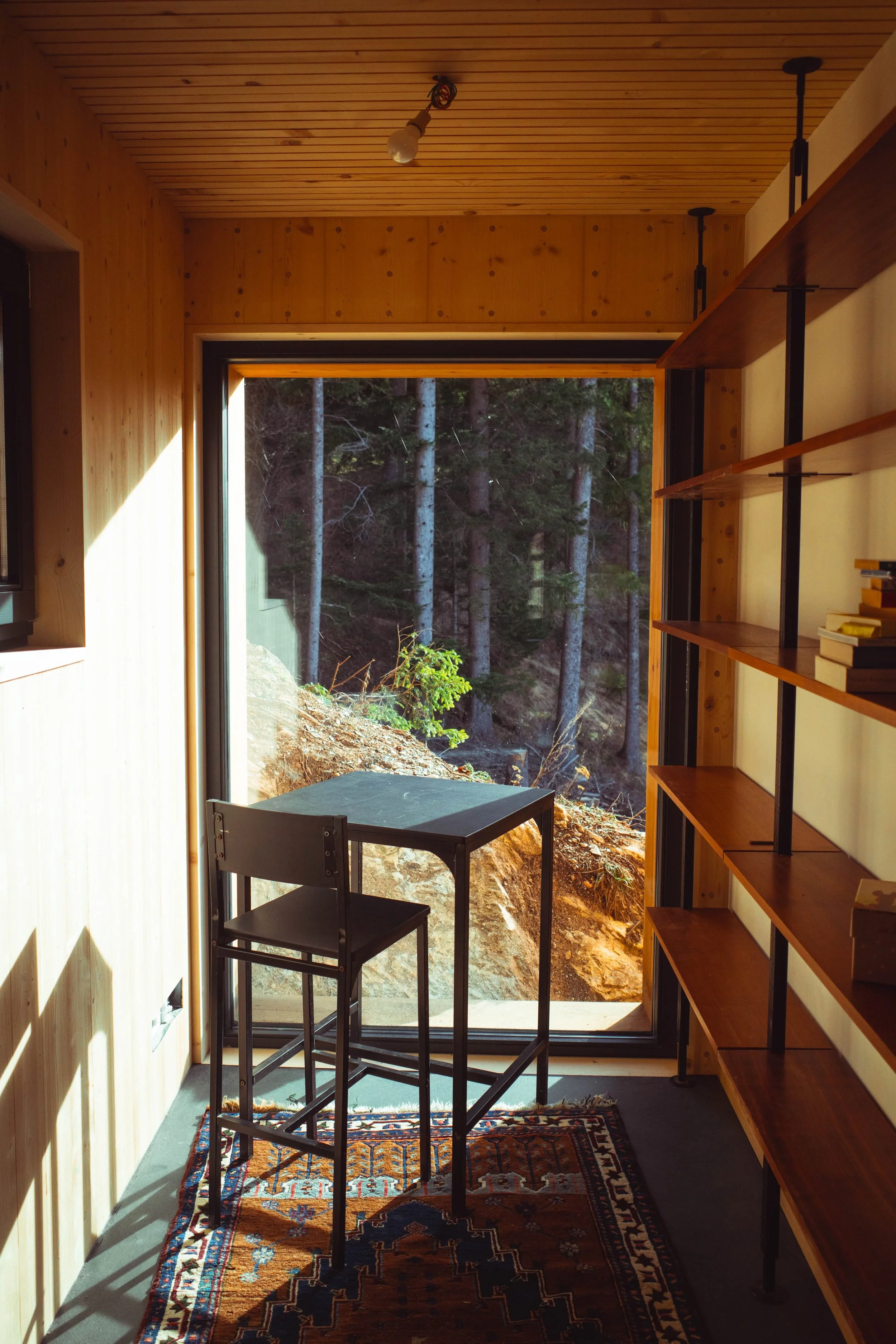 Modernisation énergétique d’un chalet en bois avec isolation et chauffage performant