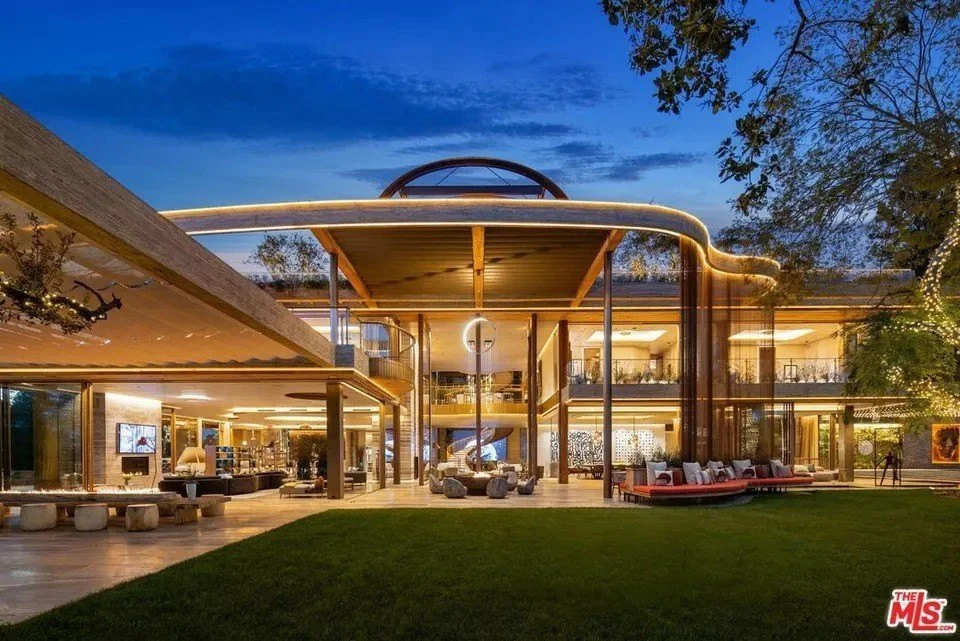 VILLA SIENNA at UPFRONTS LA