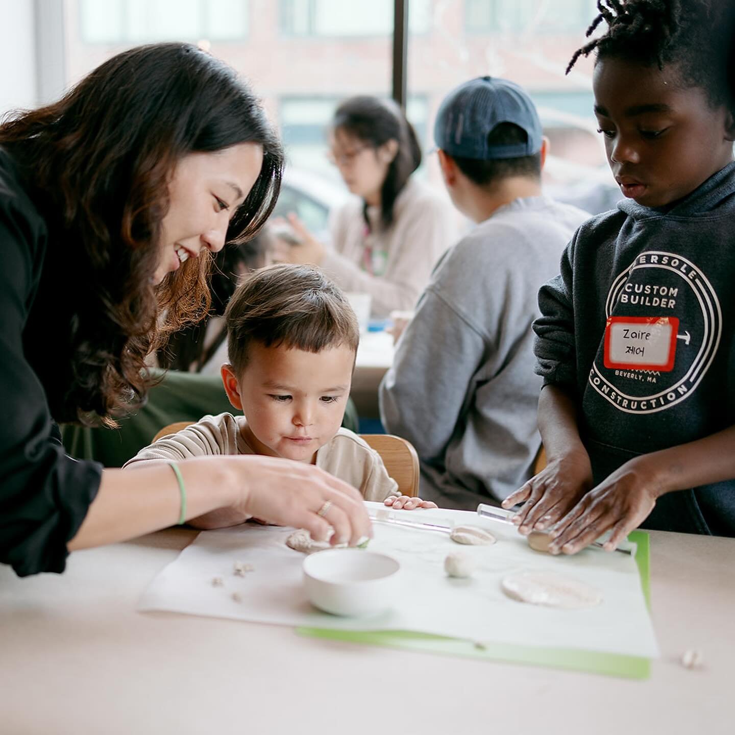 Bibim Together founder Haeyoung Koh welcomed families to a bilingual Korean/English story and crafting session the morning of our AANHPI Mini Market at @couchdogbrewing on Saturday, May 10!

Haeyoung and Elliette read Korean children&rsquo;s book 할머니
