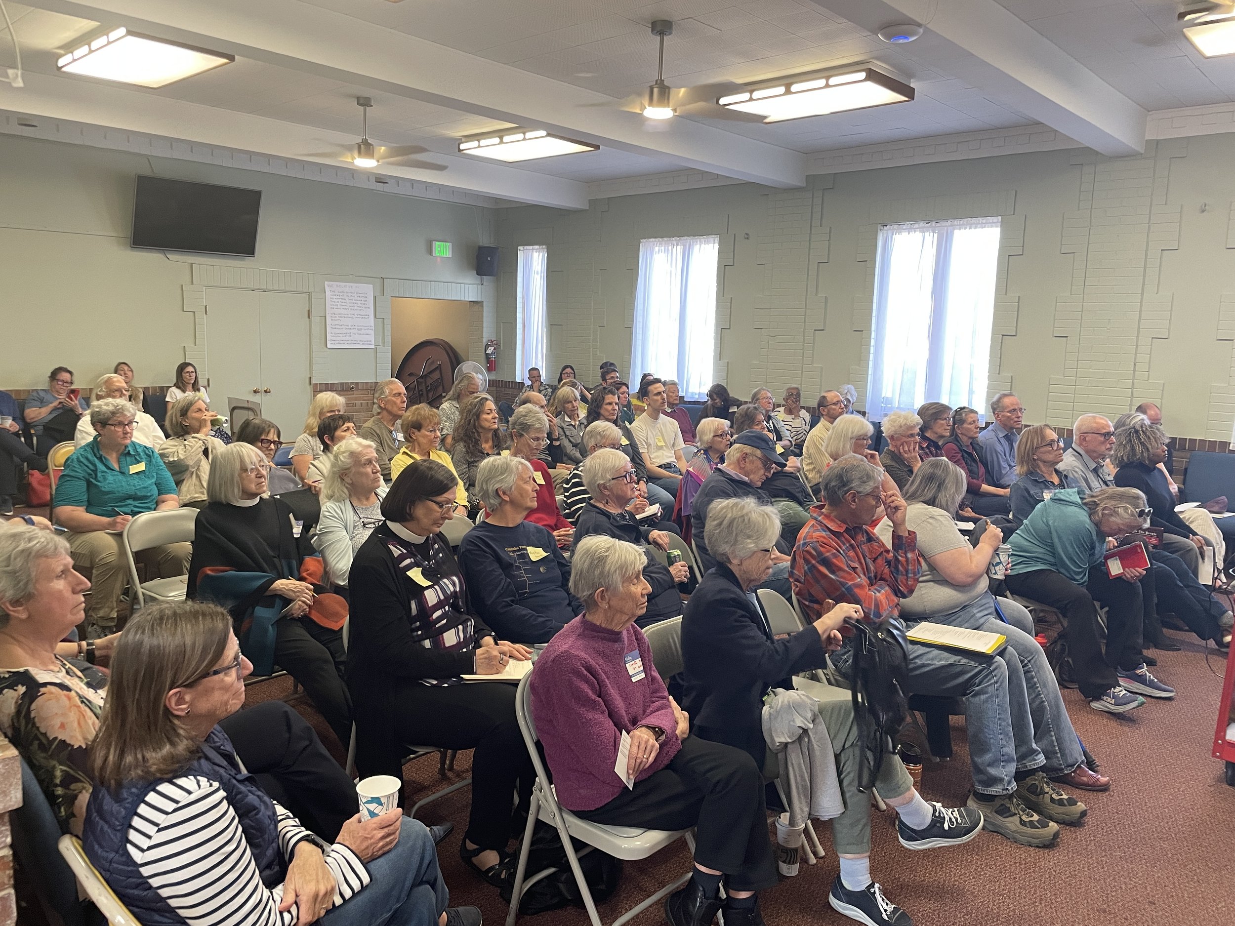 crowd of about 100, mostly older ladies 