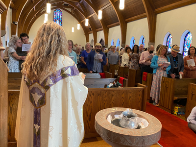 photo of the full Nave on Easter
