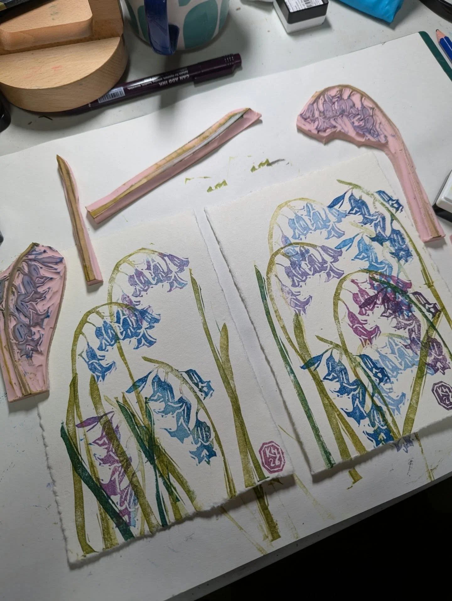 Bluebells on the workbench today. 

#linoprint #spring #bluebells