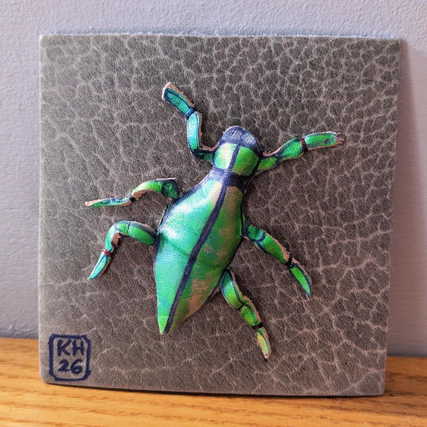 My contribution to the @theidentitystore summer leather event tile exhibition at the Whitworth Centre in Derbyshire this weekend. The tile was provided and the challenge was to decorate it. This is my first 3D leather piece! 

#beetle #shinythings #l