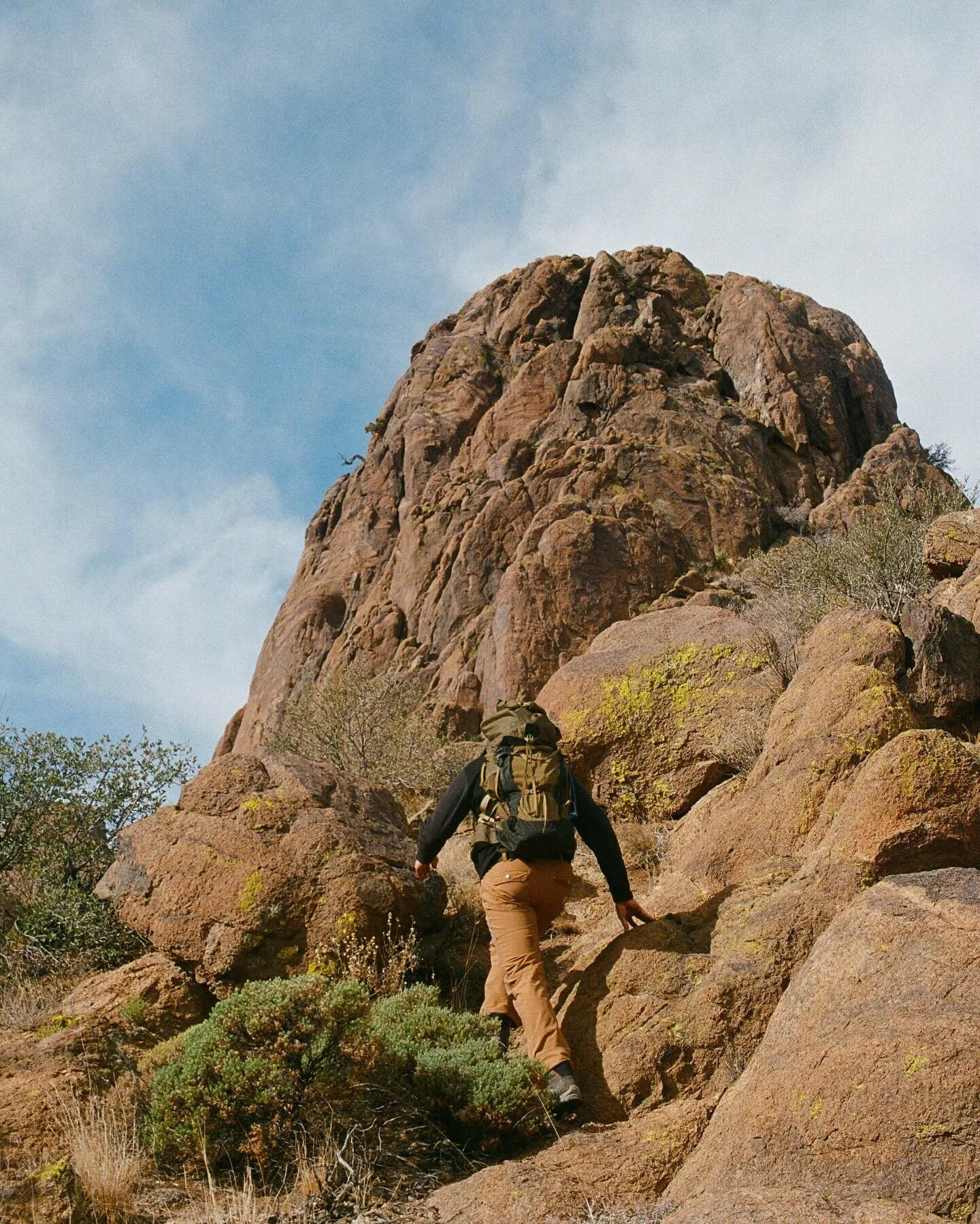 Hiking in New Mexico 

🌵🌞🌞🌵

#travelnewmexico #newmexicotourism #newmexico #newmexicohiking #newmexicomagazine #newmexicooutdoors #filmphotography #landscapephotography #geology #newmexicogeology