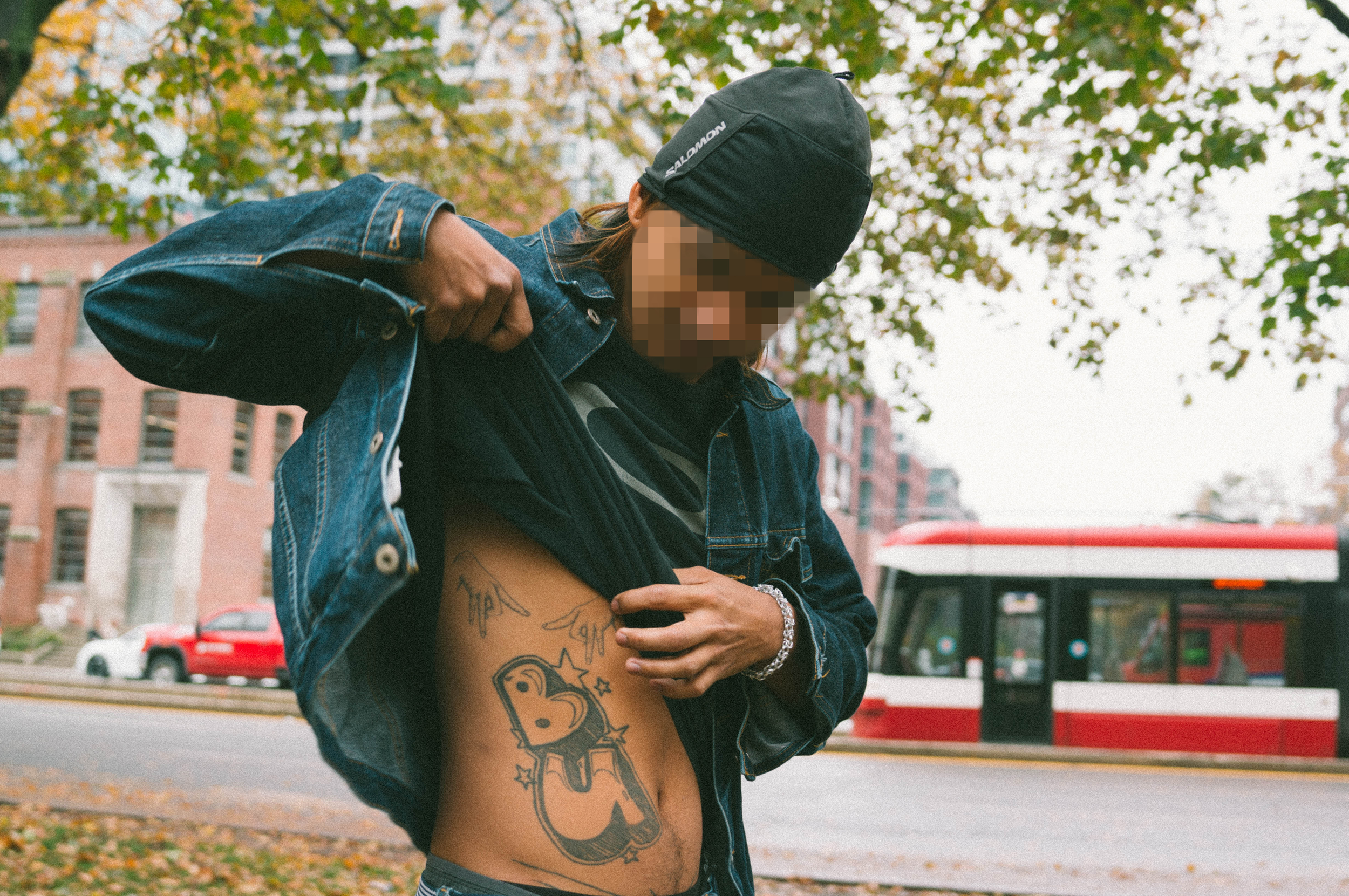 DSC03640 (blur face).png