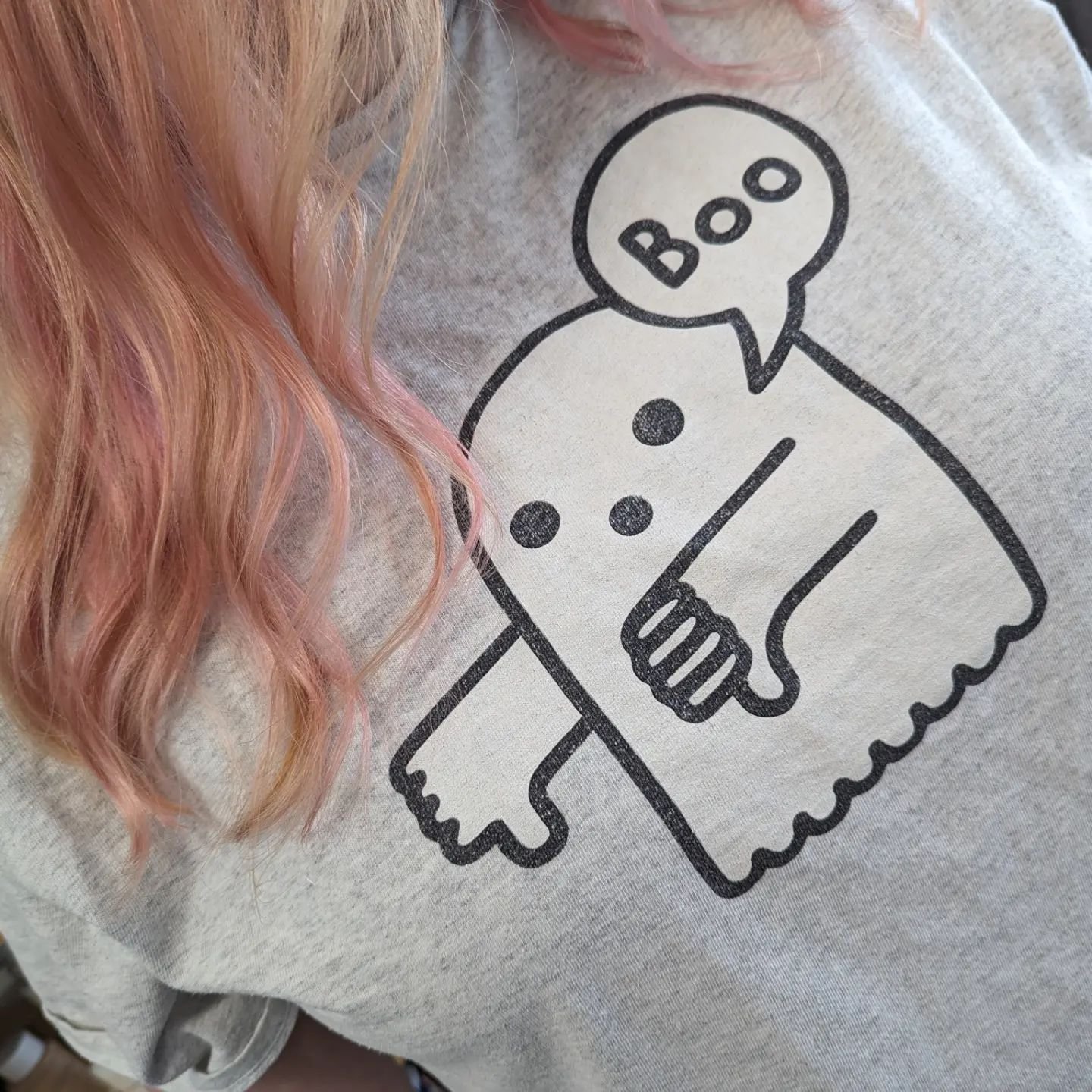 Anyone else love this tshirt? 💖

Forget the pink balayage bliss that's going on, I'm here for the boo 🤣

We've transformed this clients schedule, making sure she stays pink for as long as possible while still having her hair be happy and healthy 😇