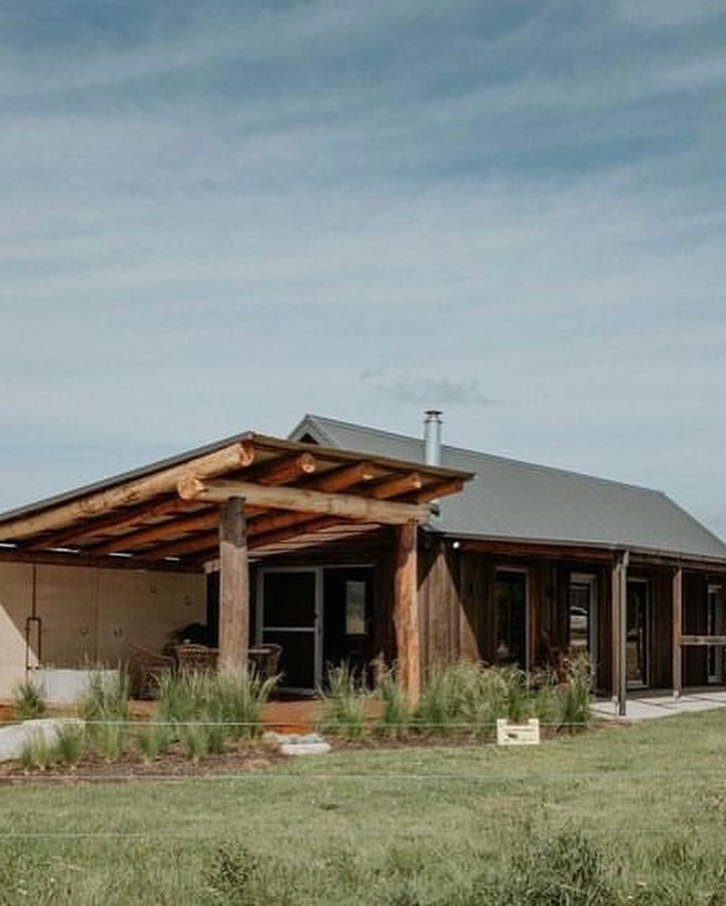 Such a pleasure to be a part of this project and to be able to share these incredible photos of the barn @marthavalepark 👌 Thanks for having me!