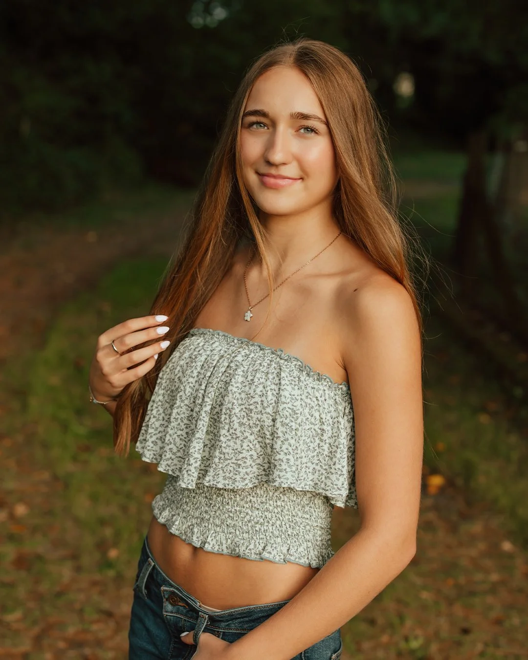AVA // CLASS OF 2026
I got a message from a sweet friend today who was under the weather and asked if I could take on a session last minute, and the stars aligned and we made it happen. Ava has such a kindness about her, and the fact that she surfs m
