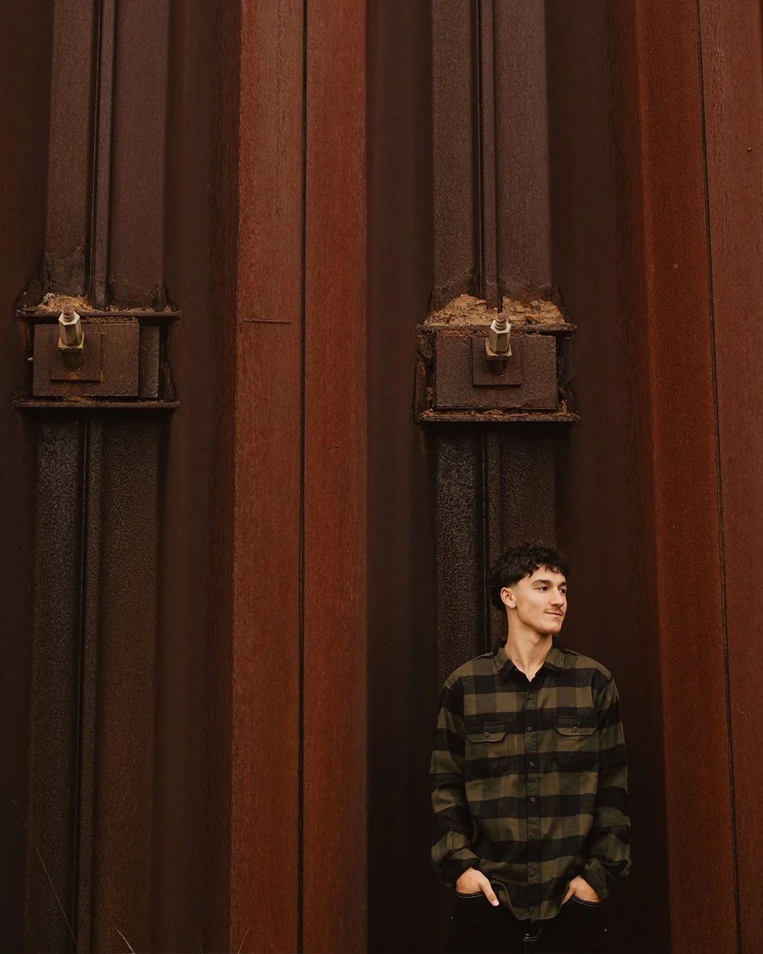 Vince // Class of 2026

Sunshine is great and all, but if you give me a gloomy day with a lively ocean and that perfectly diffused light... throw in a full flowing river, a super sweet impromptu photo with his girlfriend, and a proud mom standing beh