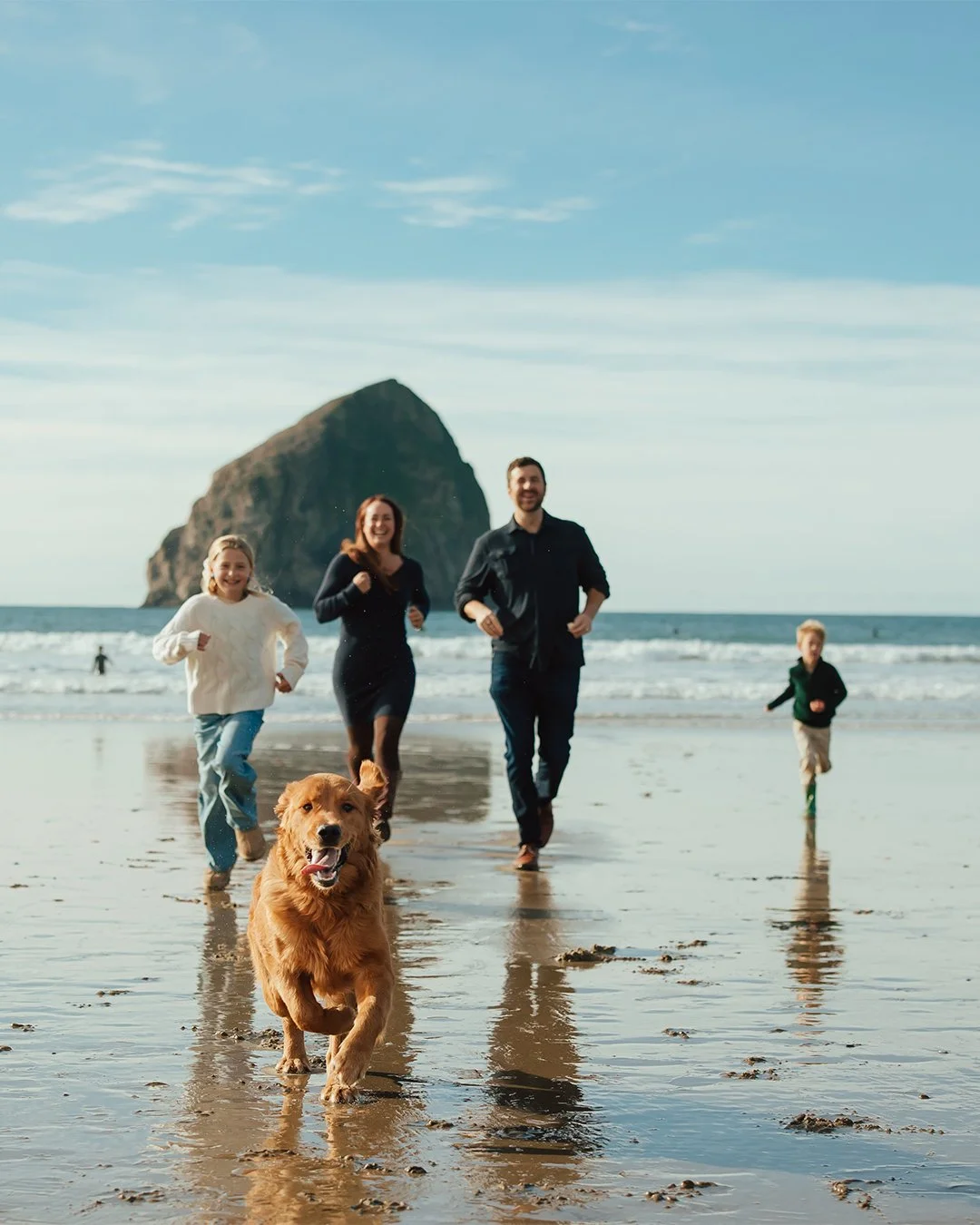 This family.... I couldn't love them more if I tried. And their new addition? That's Winnie. She's got that new puppy energy, but has a personality straight out of a disney movie. Loveable, goofy, and happy to meet and greet anyone who steps foot in 