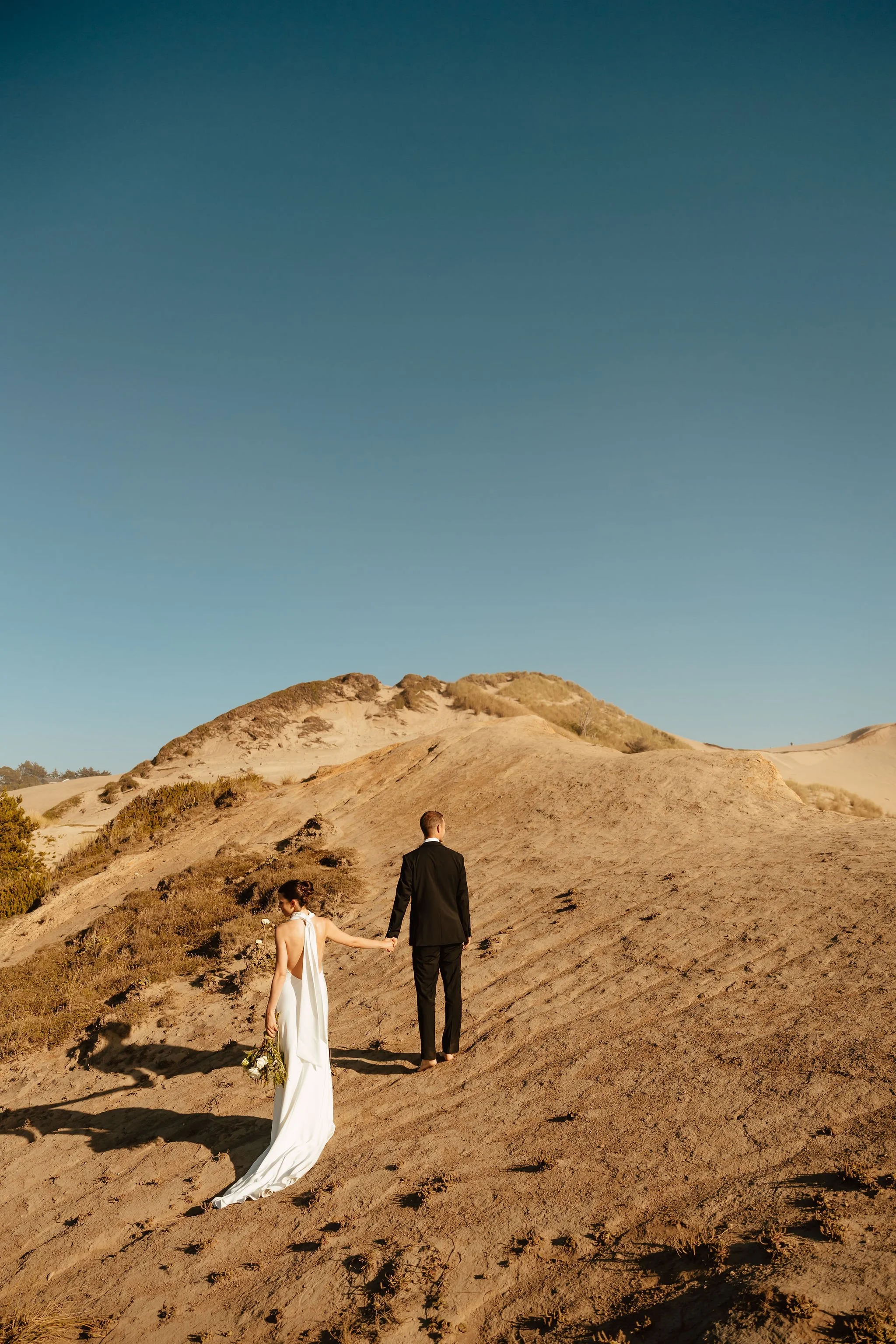 Amanda + Kyle / Pacific City, Oregon Elopement