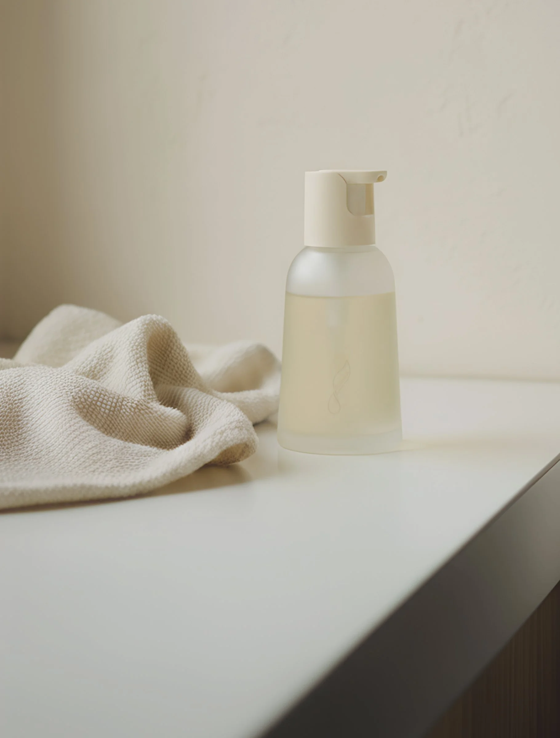 YL-HANDSOAP-BATHROOM-DRAMATIC-RECRAFT-RD2-copy.jpg