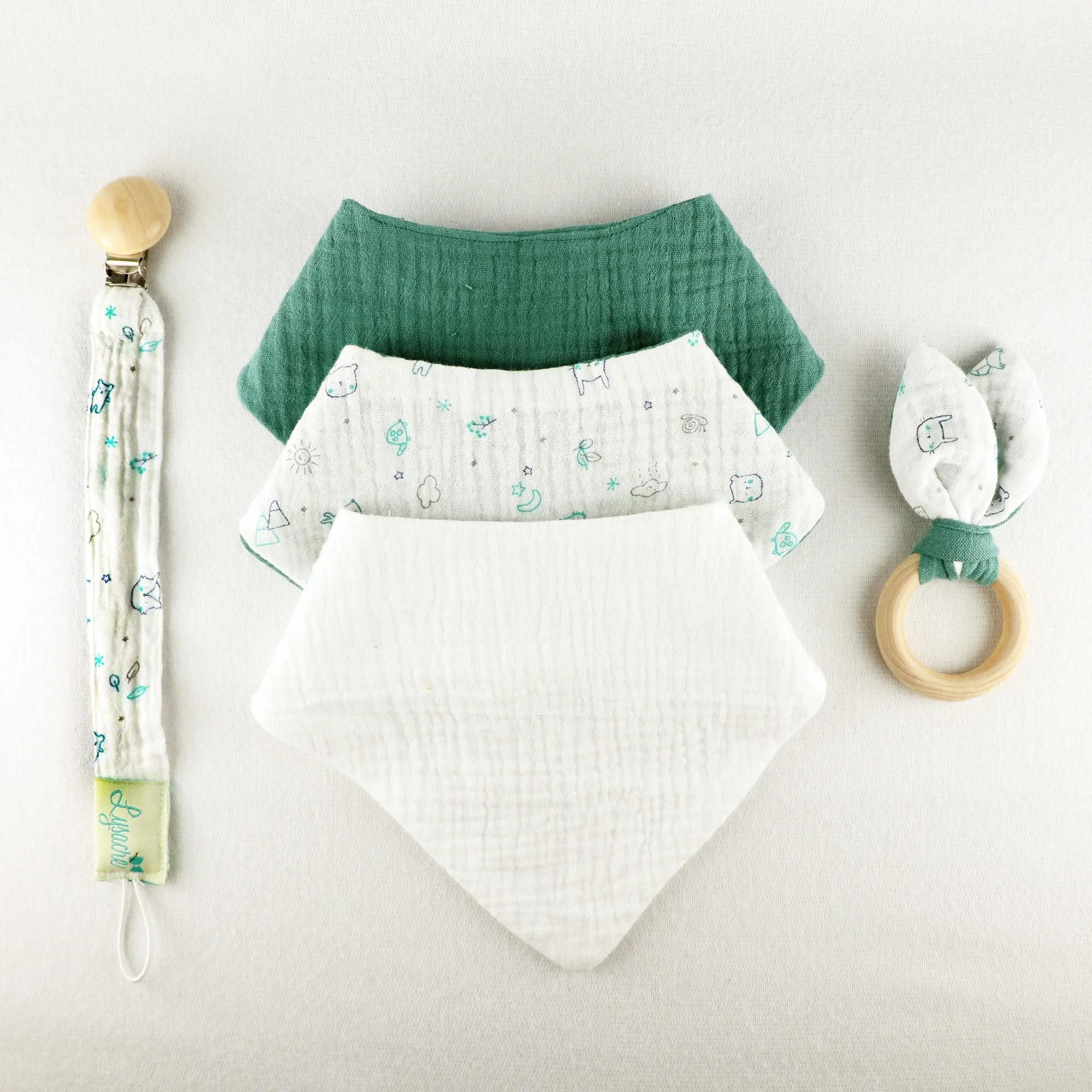 Comment bien choisir un bavoir pour bébé ? Guide complet pour les jeunes mamans