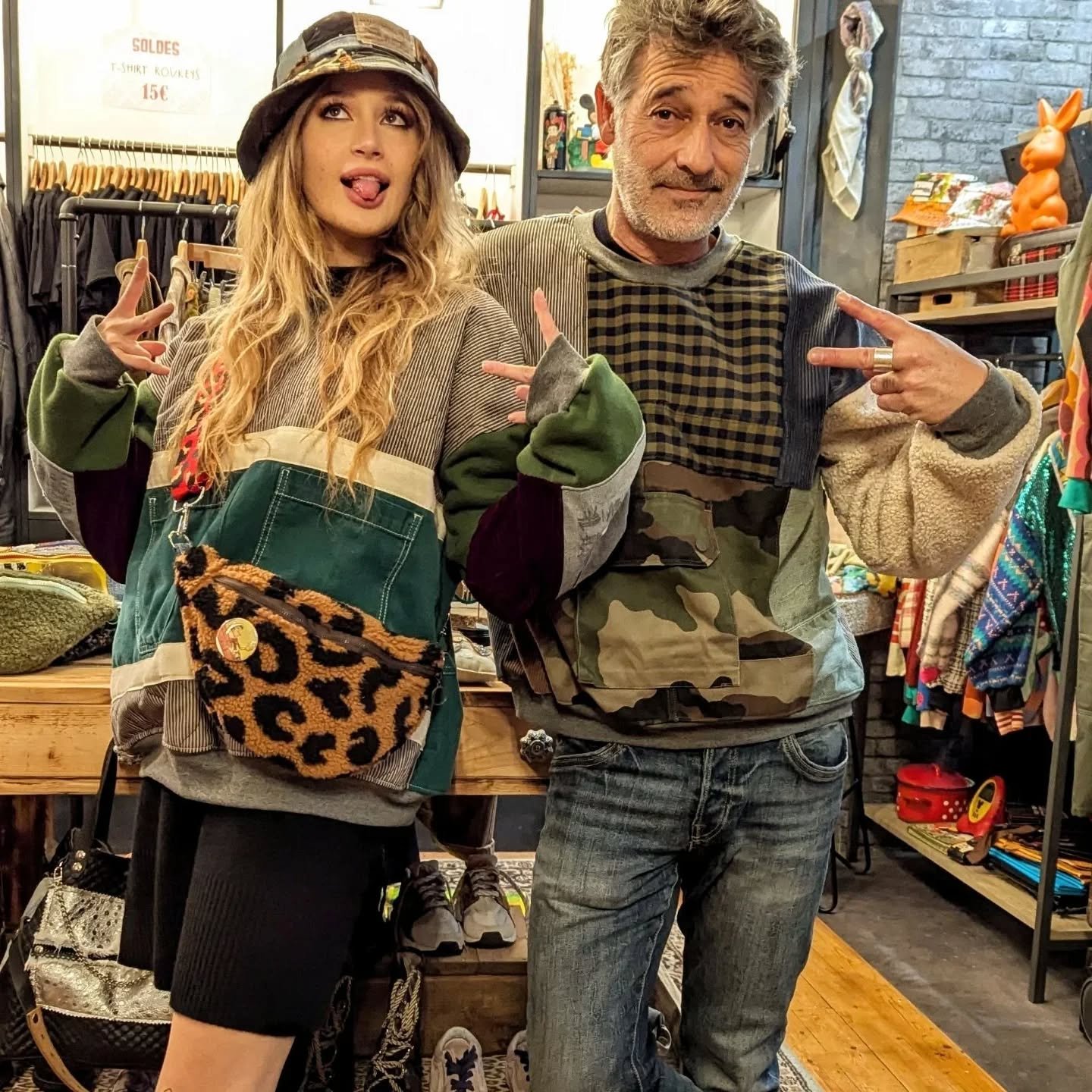Petite visite surprenante hier &agrave; la boutique de notre cliente, l'Armoire de Paulette !
Ils portent &agrave; merveille les cr&eacute;ations de Carole !

Vous les reconnaissez ???!!!

J'en ai profit&eacute; pour faire un post sur Instagram, Face