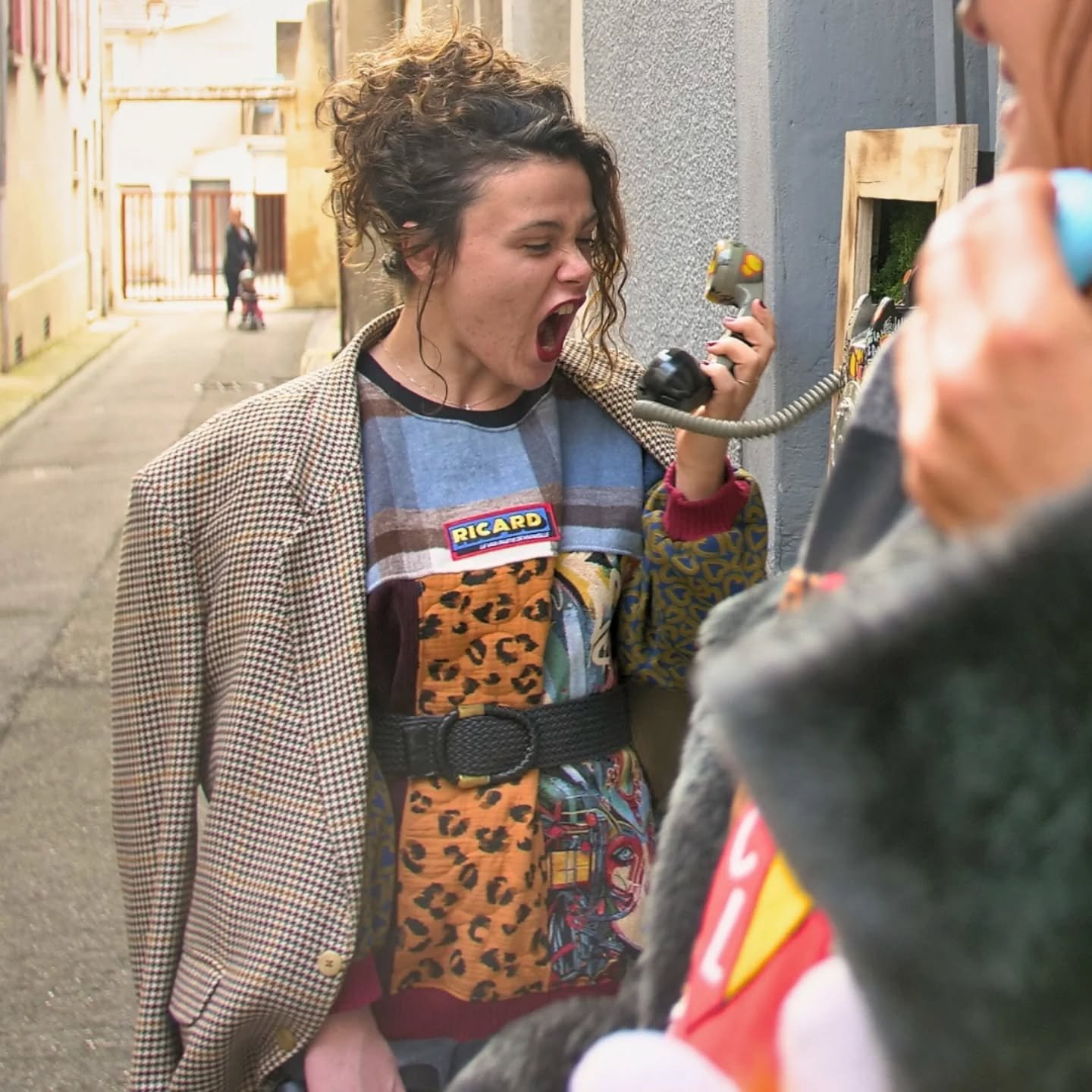 🌟 Un shooting funky pour les r&eacute;seaux sociaux de &quot;L&rsquo;Armoire de Paulette&quot; 🌟

✨ Chez L'Armoire de Paulette &agrave; Valence, la boutique prend vie dans un univers de cr&eacute;ations uniques, upcycl&eacute;es et hyper originales