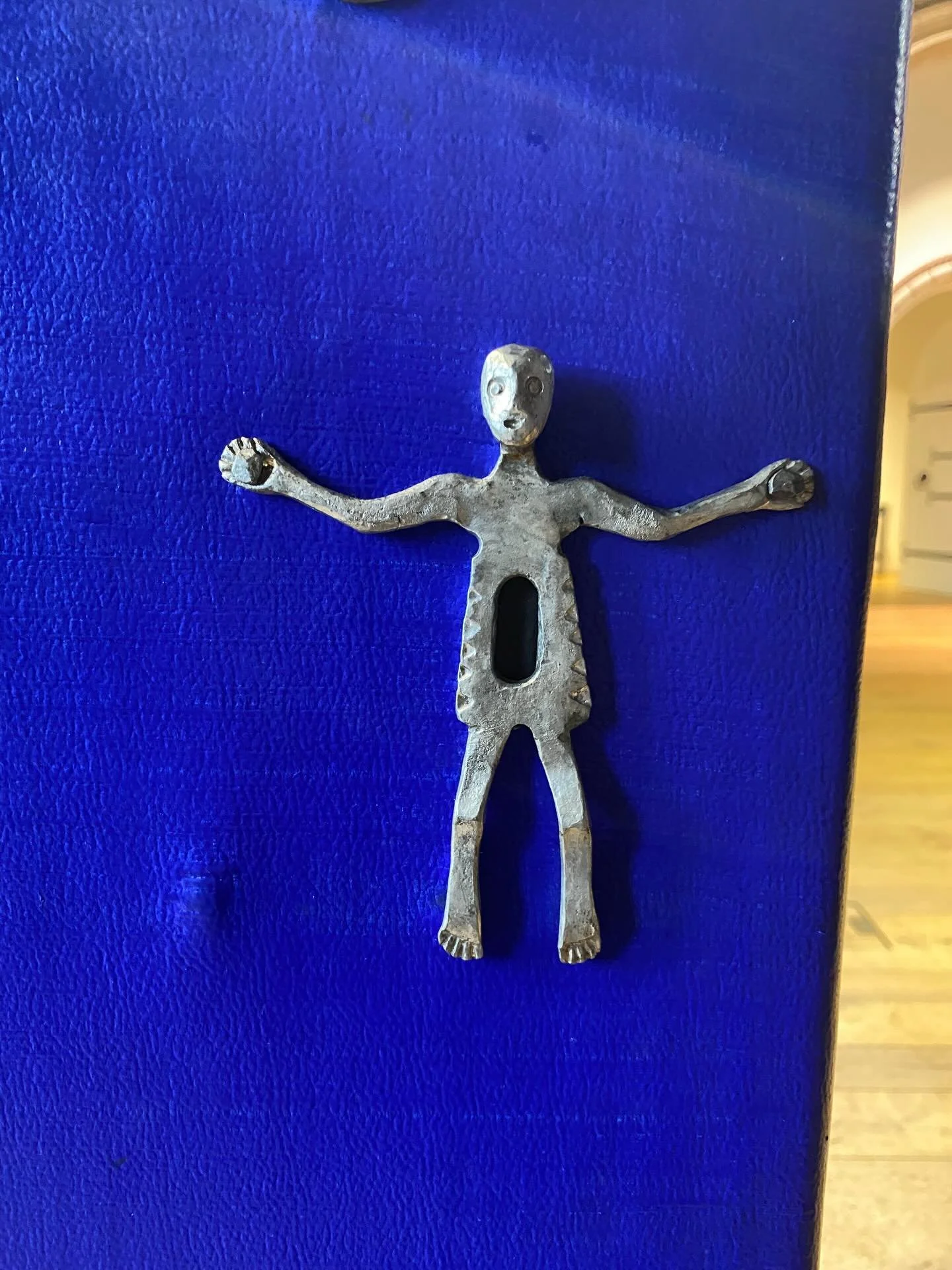 Lovely escutcheon in Norwich Castle 
Trip with students yesterday 
#hanmade #artisan #keepingitlocal