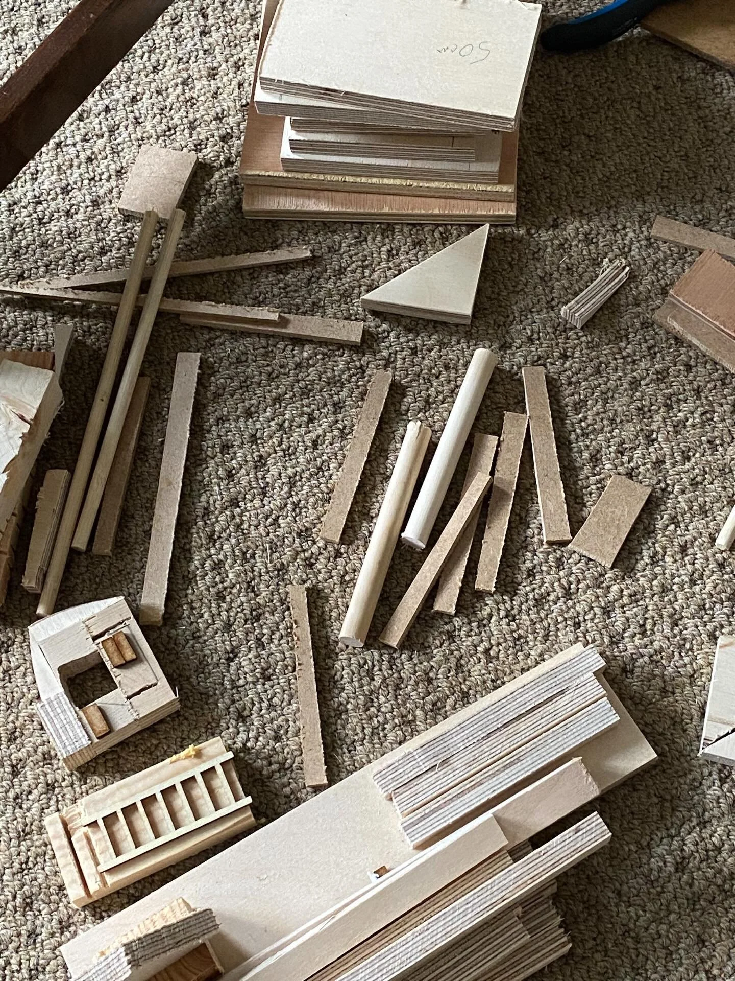 I work in two paid jobs in the week, to pay for everything, so academic holidays and weekends are for thinking, sorting, making, and exploring
#creativeplay #anniebrundrit