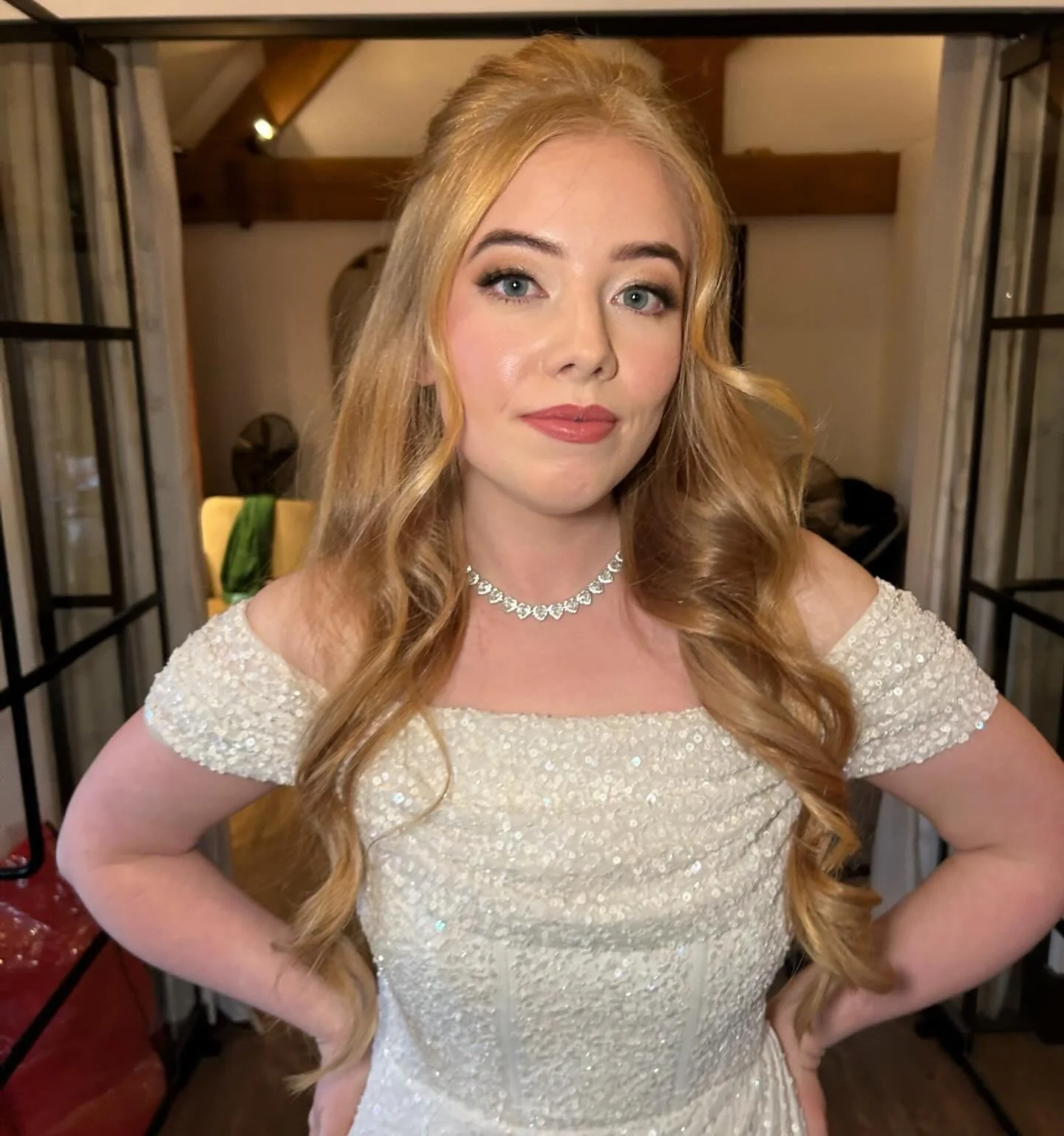 Absolutely love this timeless look on my bride Shaunni from last year at the gorgeous @blackbrookbarns 

Hair Stylist - @hellsbellshair