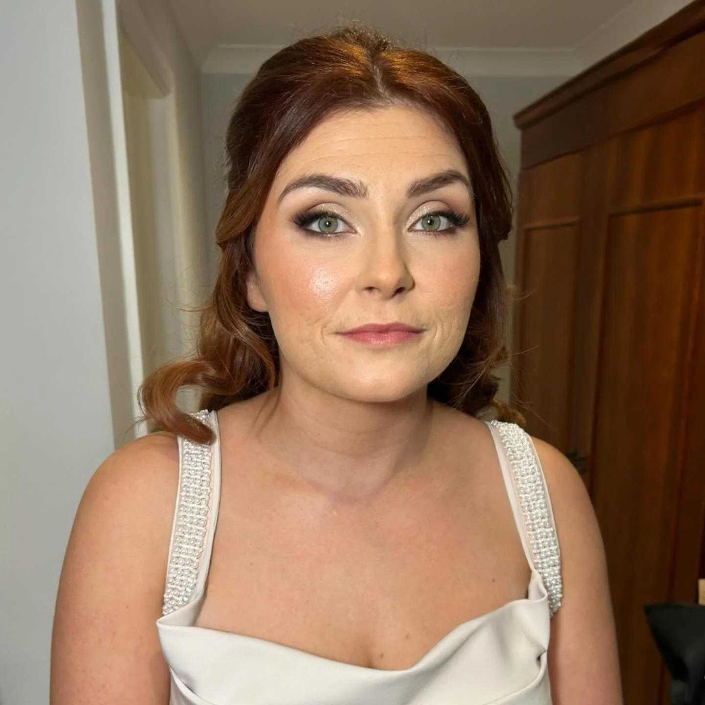 Full glam makeup for the maid of honour 🤍

#bridalmakeupartist #bridalmakeup #westmidlandsmakeupartist #westmidlandsmua #weddingmakeup