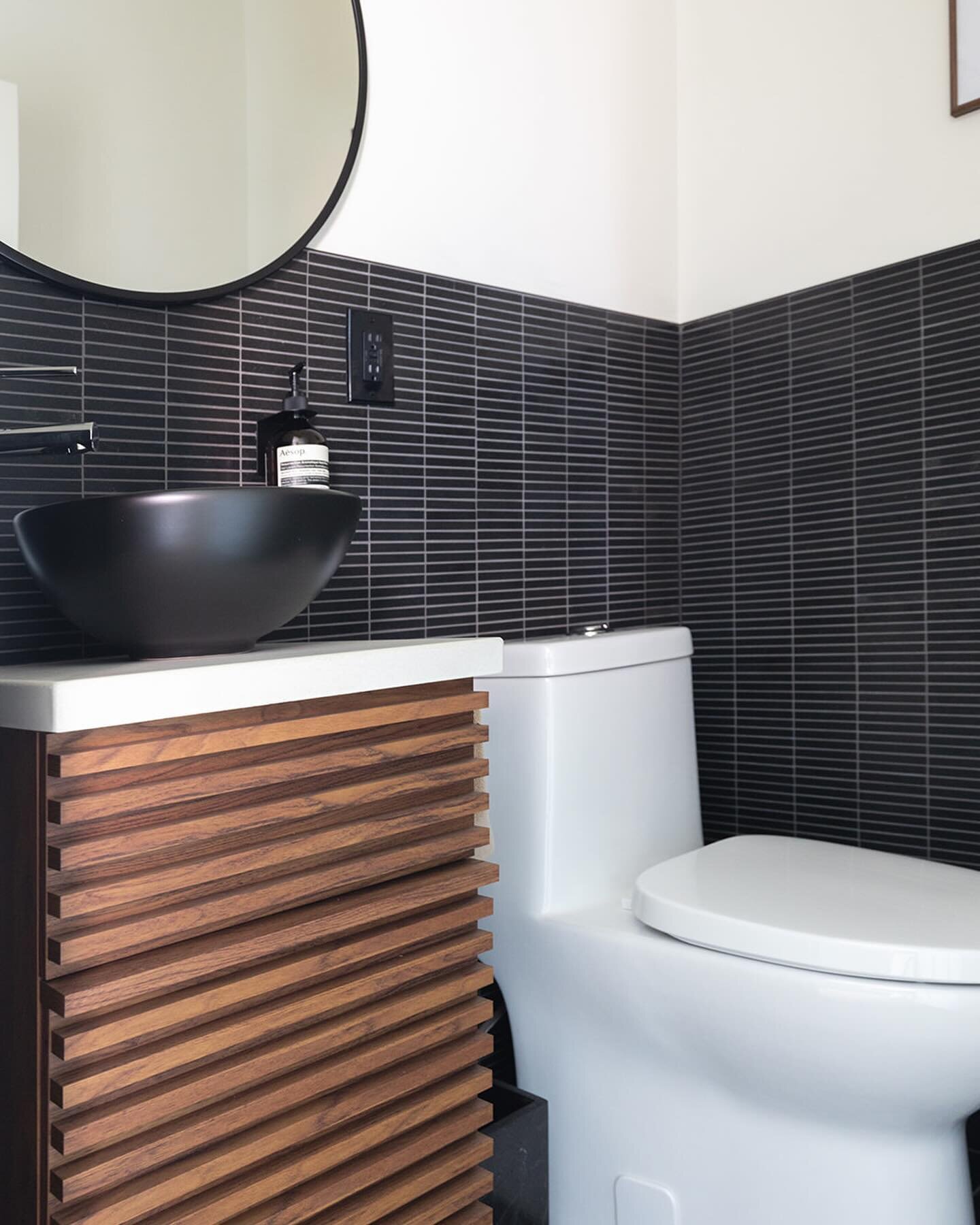 Half bath // full reno.
.
.
.
📸: @ramseybakerinteriors

#columbusohio #architecture #interiordesign #homedecor #interior #bathroomdesign #bathroomremodel #bathroominspiration #homedesign #interiordesigner #interiorstyling #bathroominspo #interiorsty