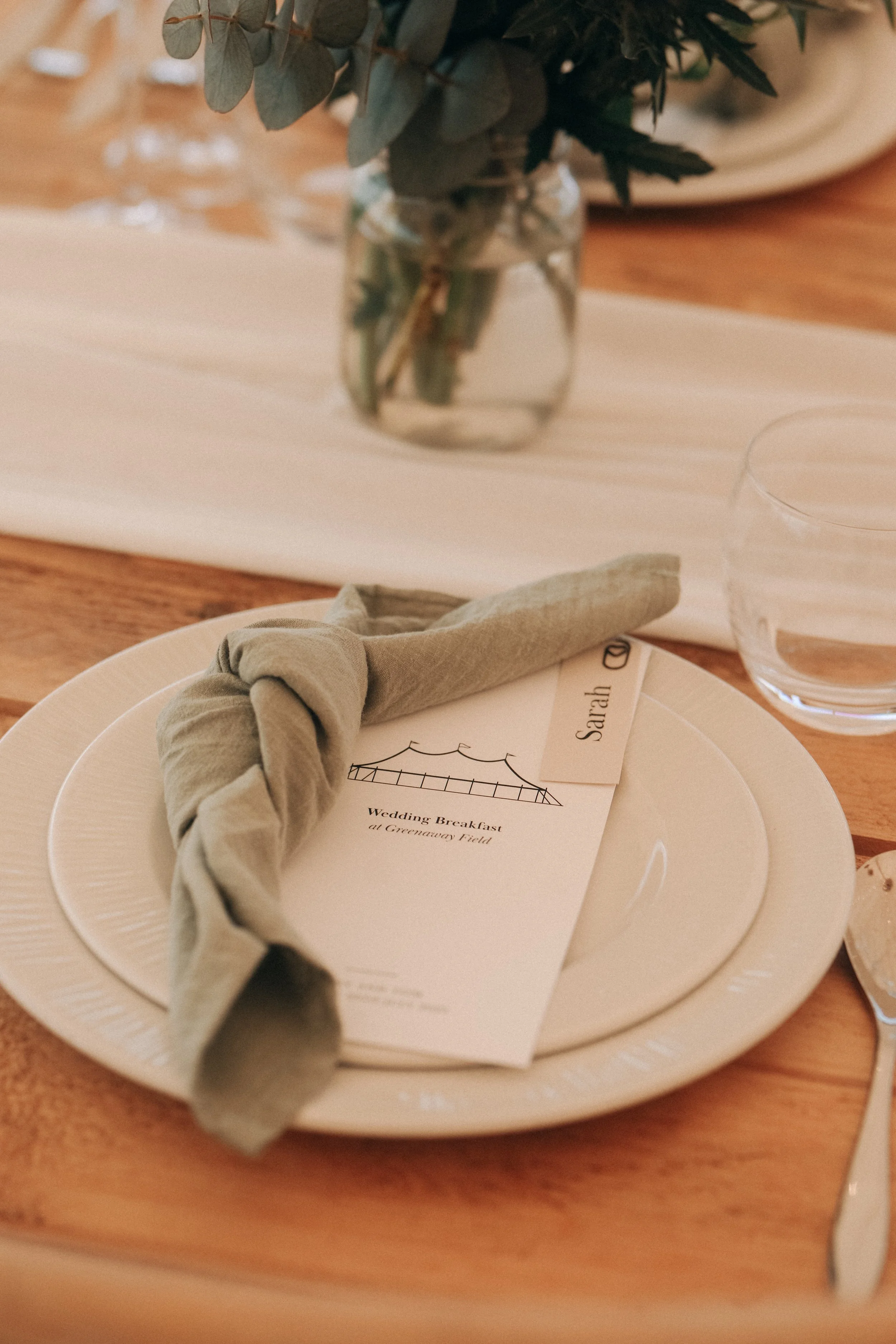 How to Save Money on Your Wedding Without Sacrificing Luxury: 10 Expert Tips From a Luxury Wedding Planner
