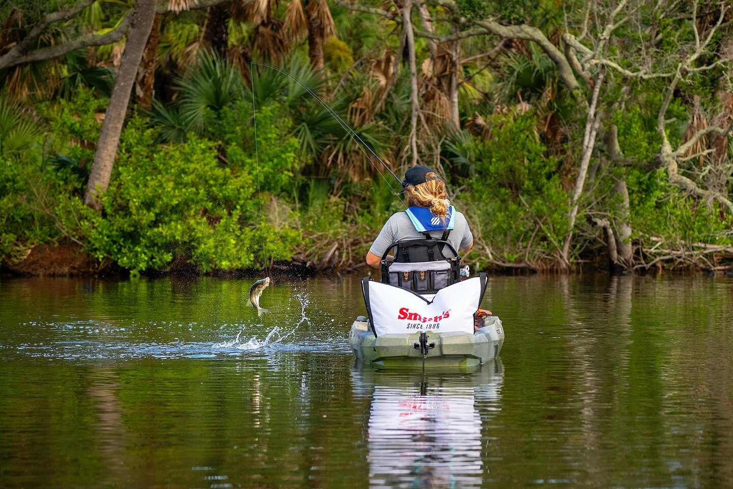 Shallow water snook is as fun as it gets 🤩 

Our @smithsconsumerproducts fish/ice/drink bag is a necessity on our @mypelican kayaks, staying hydrated is a must when paddling long distances to the secret snook hole 🕳️ 

@smithsconsumerproducts 
@myp