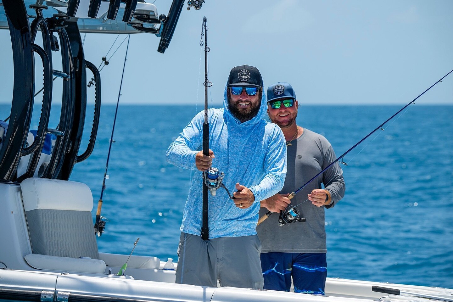 We have had some crazy weather down in south Florida over the last few days ⛈️ 💨  but this weekend is shaping up to be beautiful!!! We hope everyone can get out and get tight🤙🏼‼️

@scales_gear 
@costasunglasses 

#fishing #floridakeys #keywest #pe