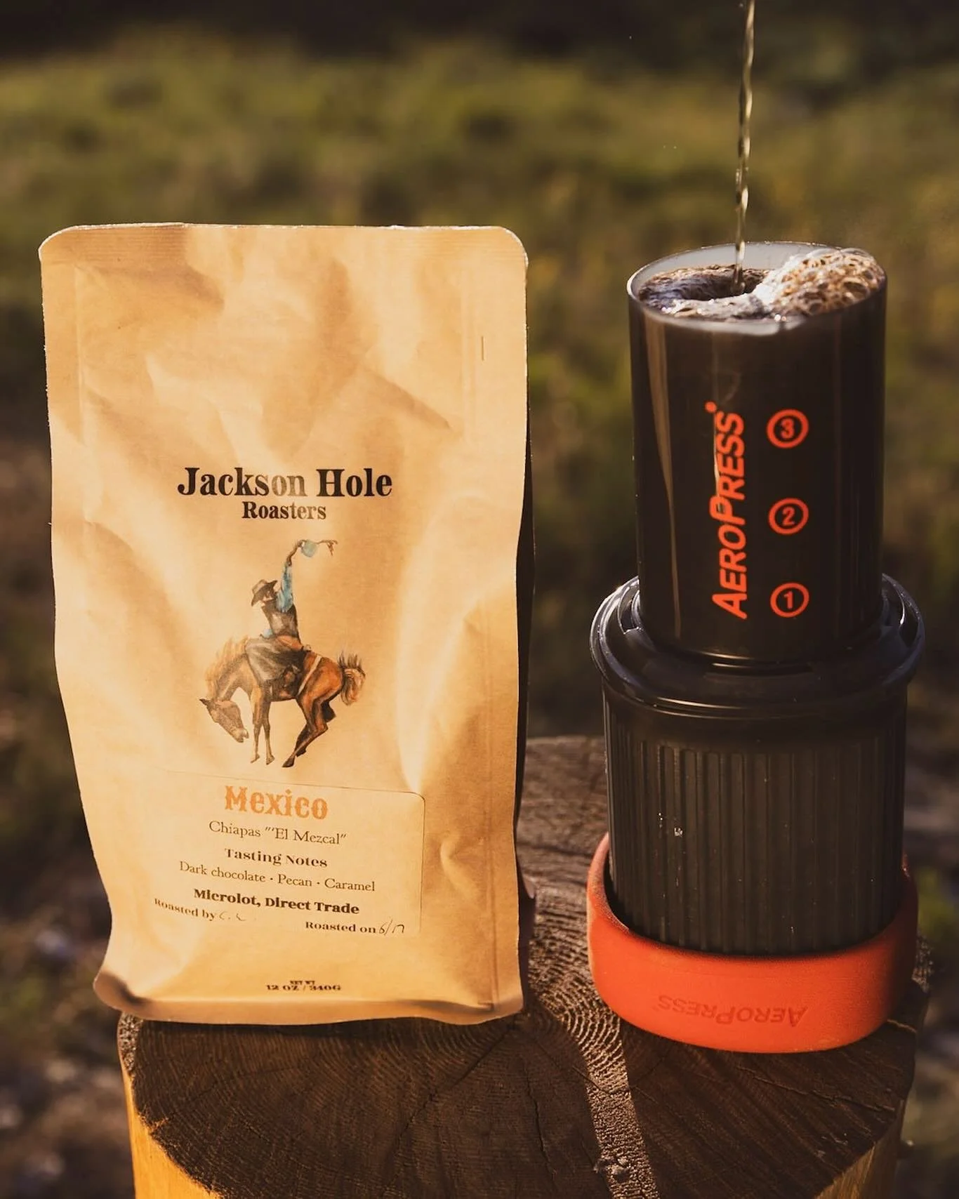 Mood going into the weekend: coffee in hand, trail ahead. ☕️

📸 @jsack_foto