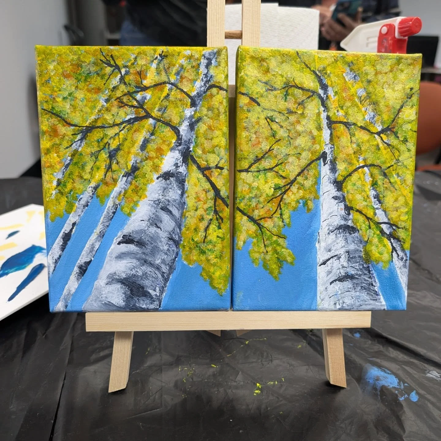 Some students finished artwork from my previous session at the Glendale Sports Center! Excited to start classes again today! 🖌️🎨