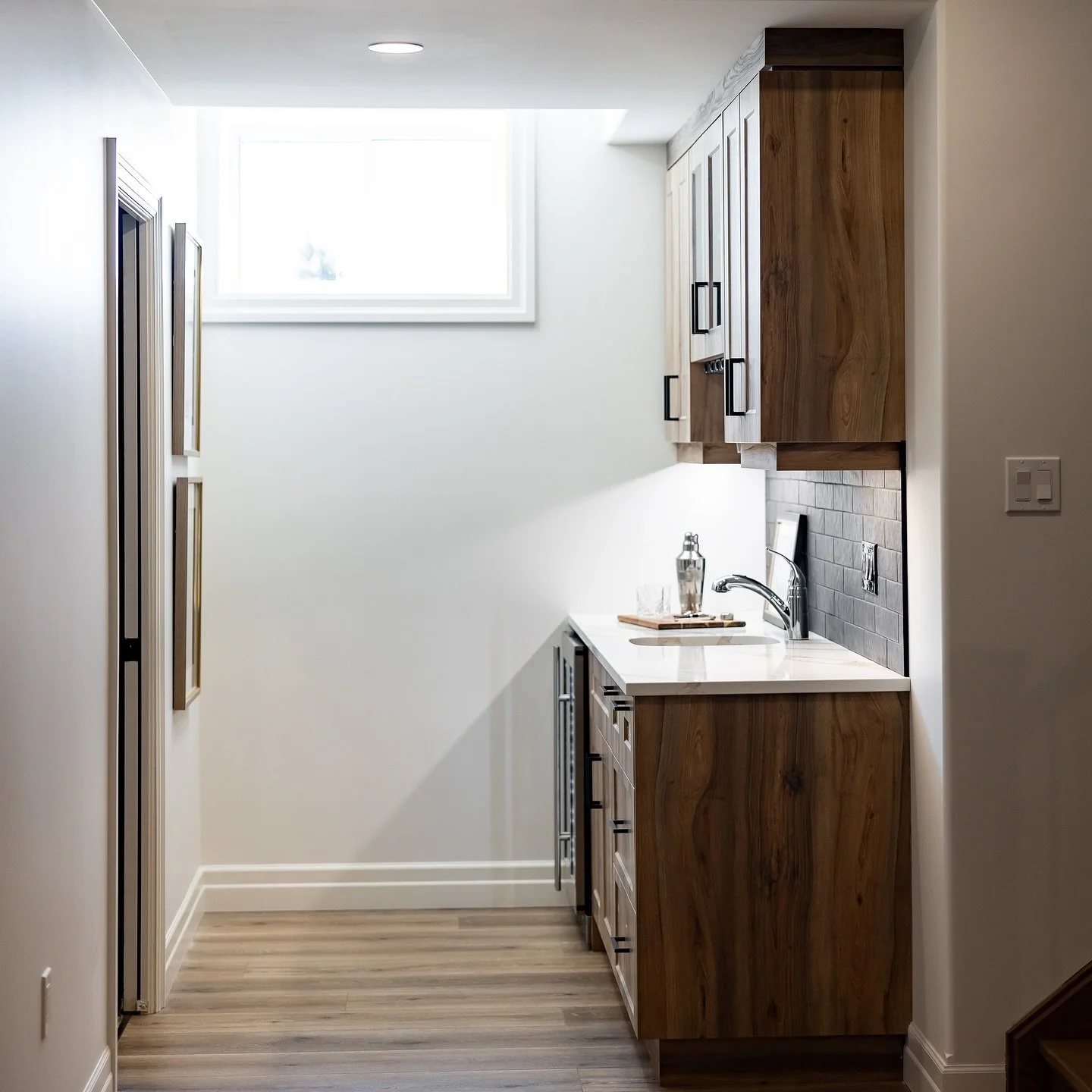 Incorporating a wet bar in your basement is an efficient and stylish way to make the most of your space. Not only does a wet bar provide practicality, but it also adds a touch of sophistication to your home. Whether you&rsquo;re entertaining friends 