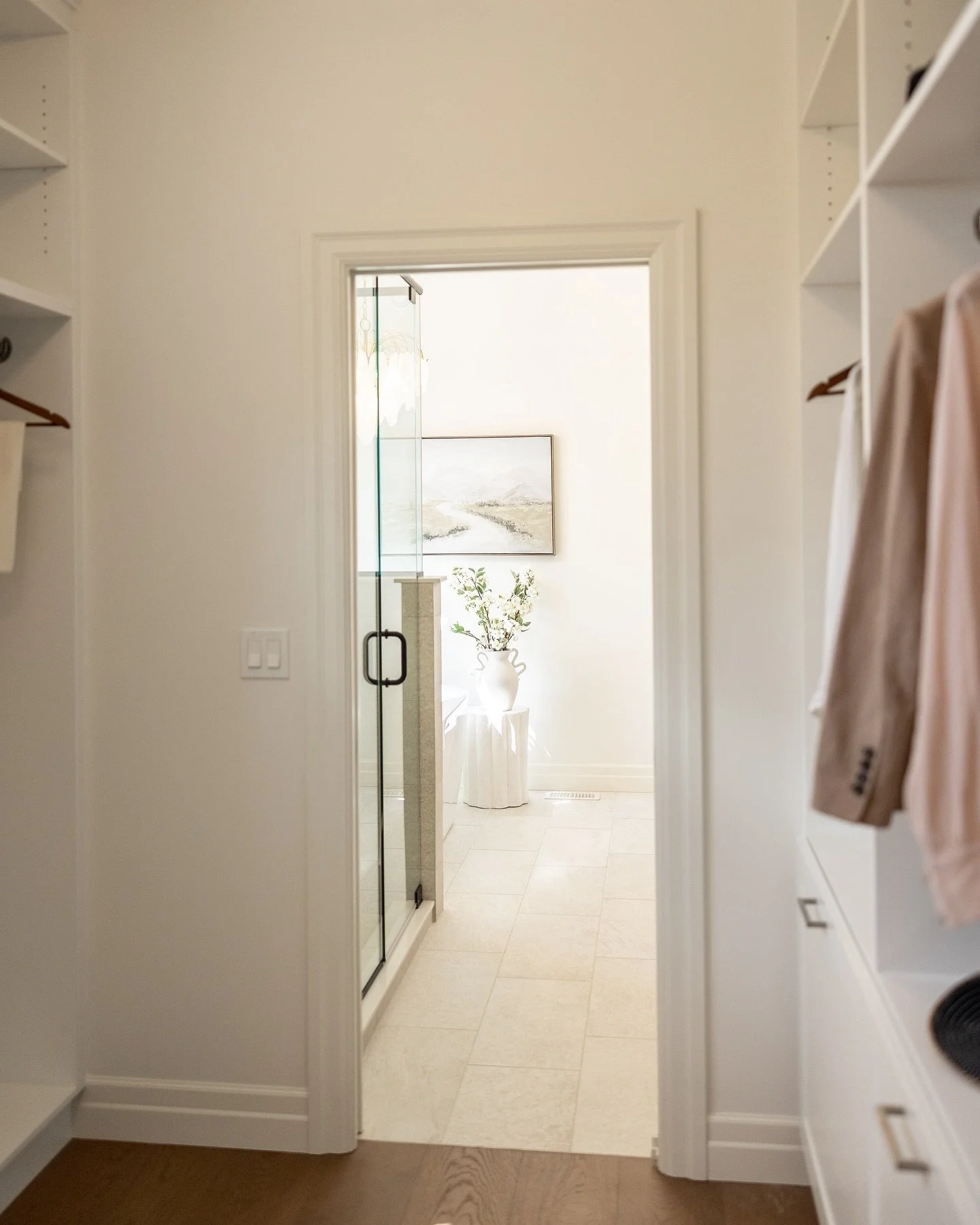 Such a calm and cozy escape! Imagine coming home after a long, hectic day and sinking into this luxurious, deep soaking tub. It&rsquo;s the perfect place to relax, reflect, and rejuvenate, leaving you feeling refreshed and renewed. This is the kind o