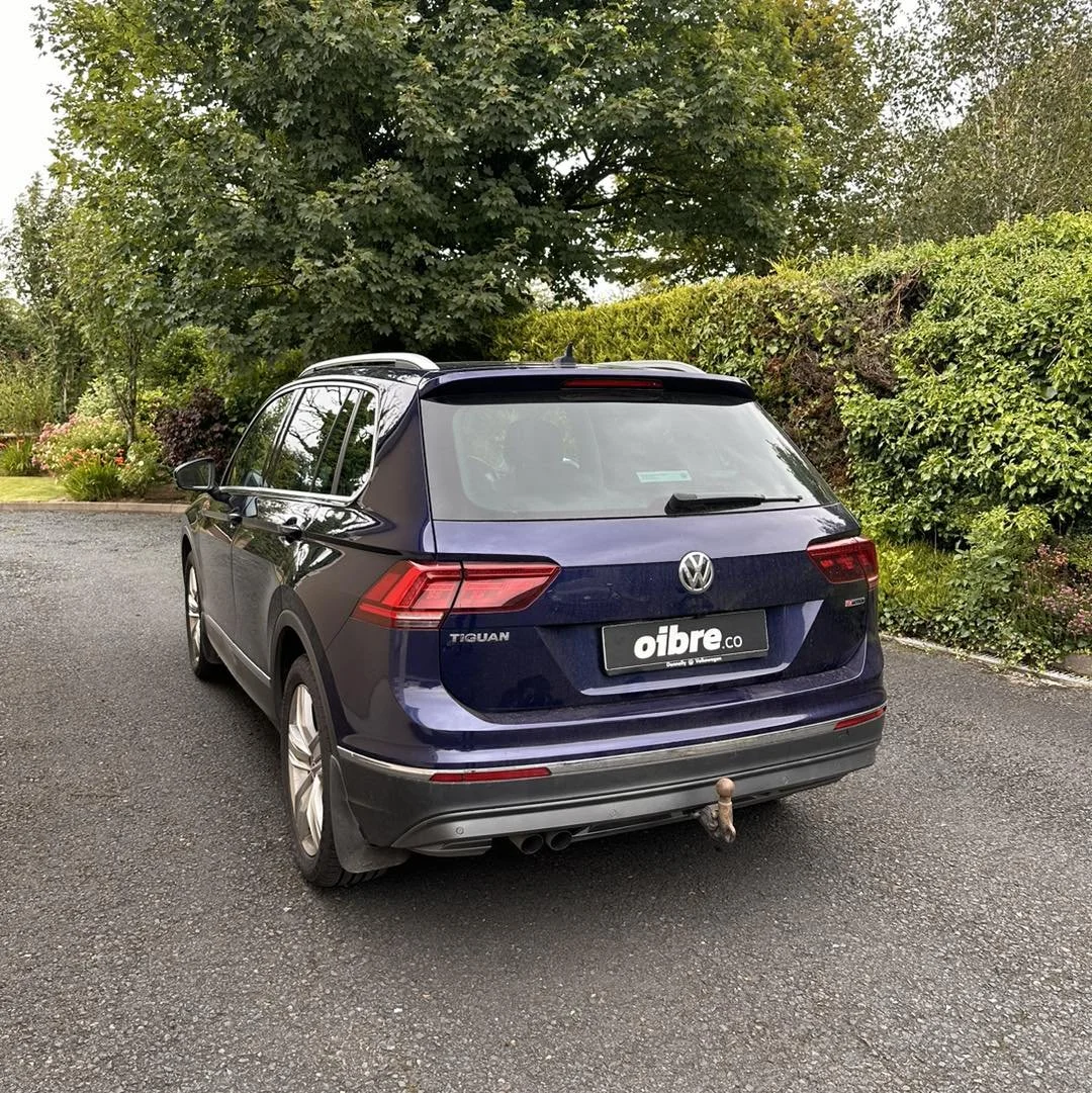 Had the pleasure of fitting our Dynamic Reversing Camera Kit to this VW Tiguan.

The customer wanted a camera to aid with hitching their boat on. The dynamic lines really help with lining the toe bar up to the trailer.

For any reversing camera solut