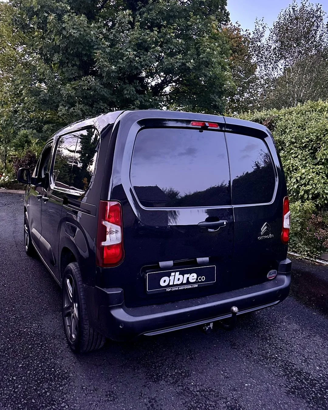 Had this clean Berlingo through our hands this week. 

This customer opted for the Dynamic Reversing Camera Kit which displays through the factory display. They wanted an aid to help with hooking up a trailer. With the dynamic lines this is the ideal