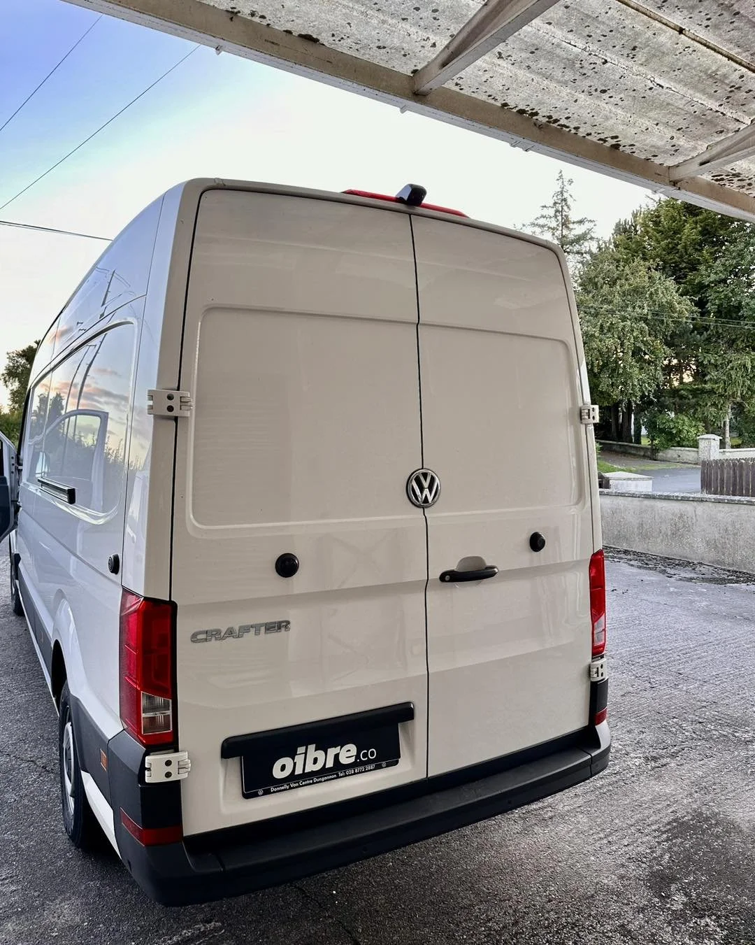 Installed our Dynamic Revering Camera kit to this fresh Crafter.

Our kit integrates into the standard headunit providing a clear imagine from the rear.

For any reversing camera solutions make sure to get in touch for a quote.

#incar #ReversingCame