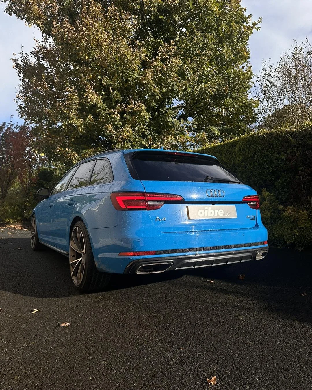 This stunning colour A4 was brought to us via one of our trade customers. 

Our kit places the camera in the boot handle for a discreet finish. Integrating into the factory screen and providing Dynamic Parking Lines via the steering wheel input. 

Fo