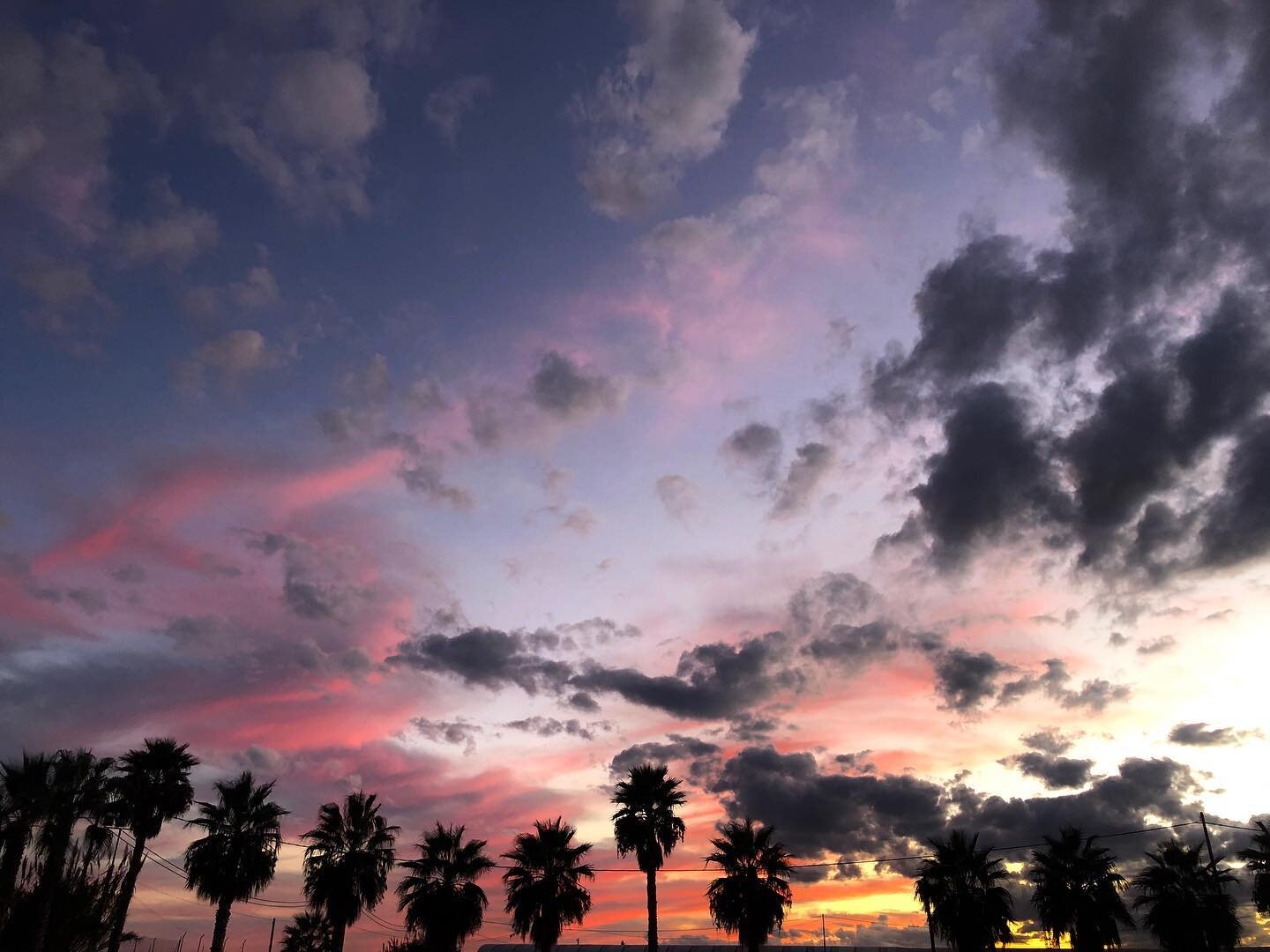 We&rsquo;ve been a little quite here at La Manga Villa and we&rsquo;ve missed these beautiful skies. Hope to see you all in the sun soon! 🌞🍹 

#LaMangaVilla #Summer #LaManga #Holiday #ReturnToNormal #Sun #Sea