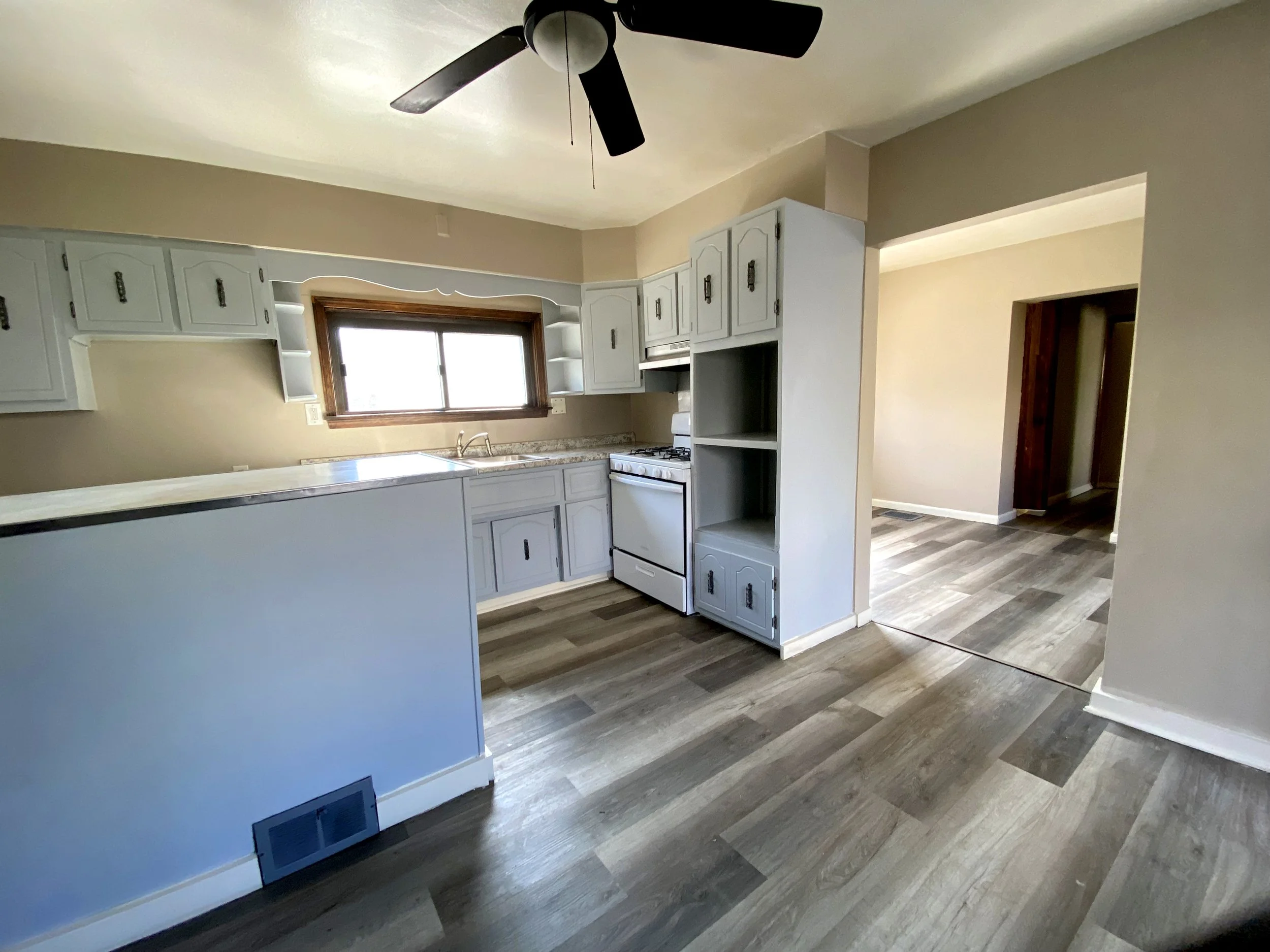1.kitchen.jpg